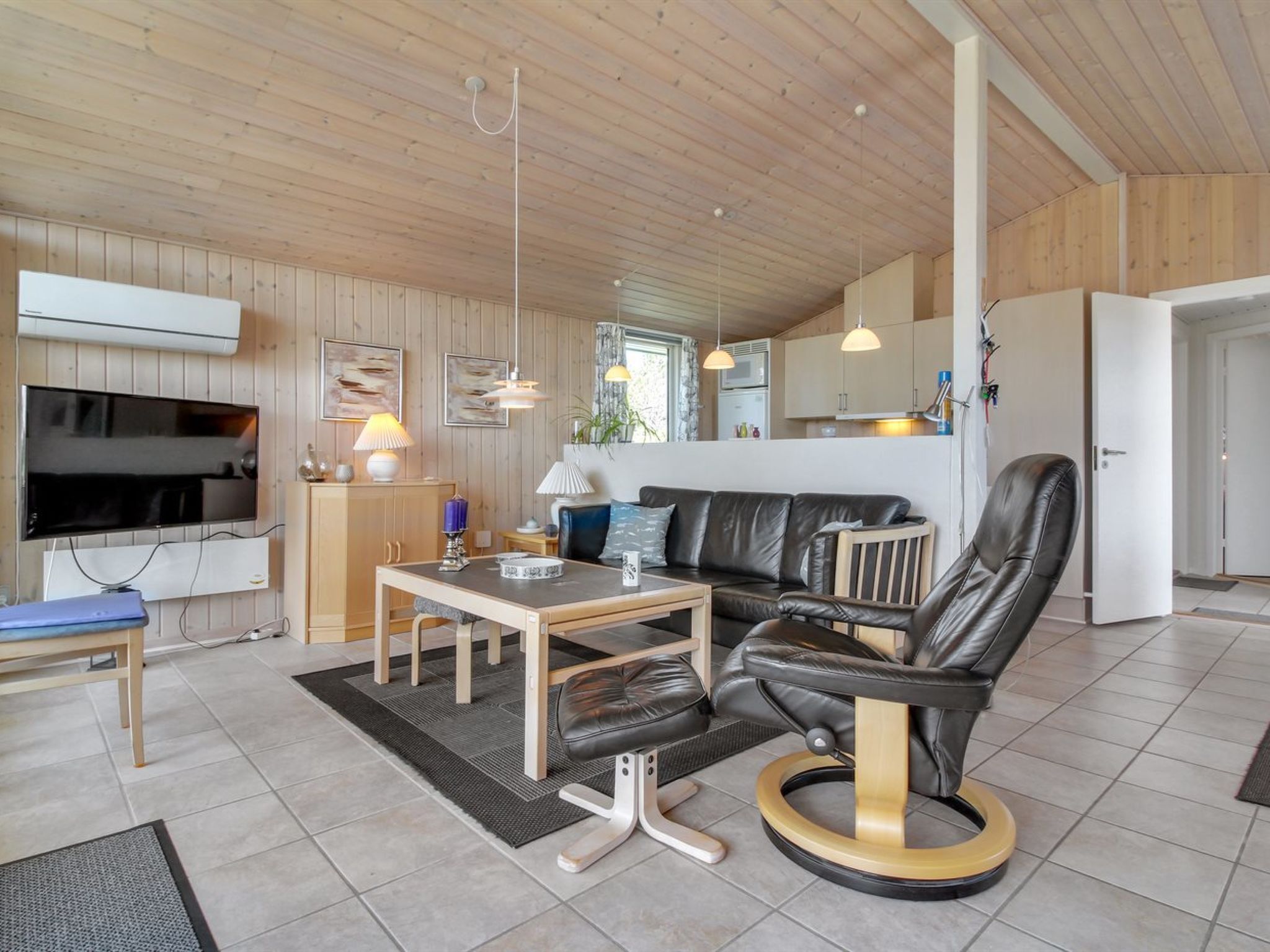 "Nadia" - 1.7km from the sea-Binnen