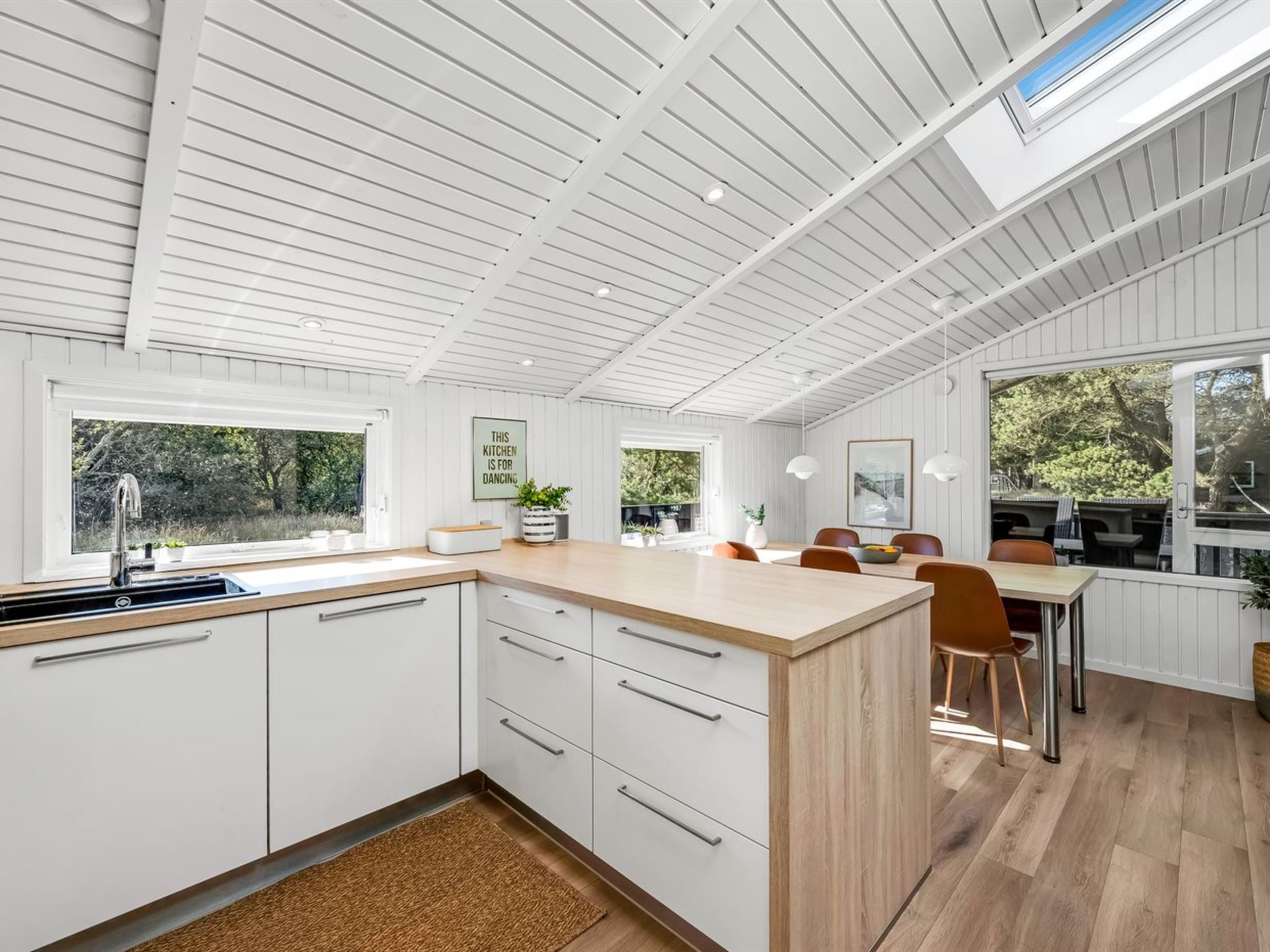 "Eirik" - 2.5km from the sea - Binnen