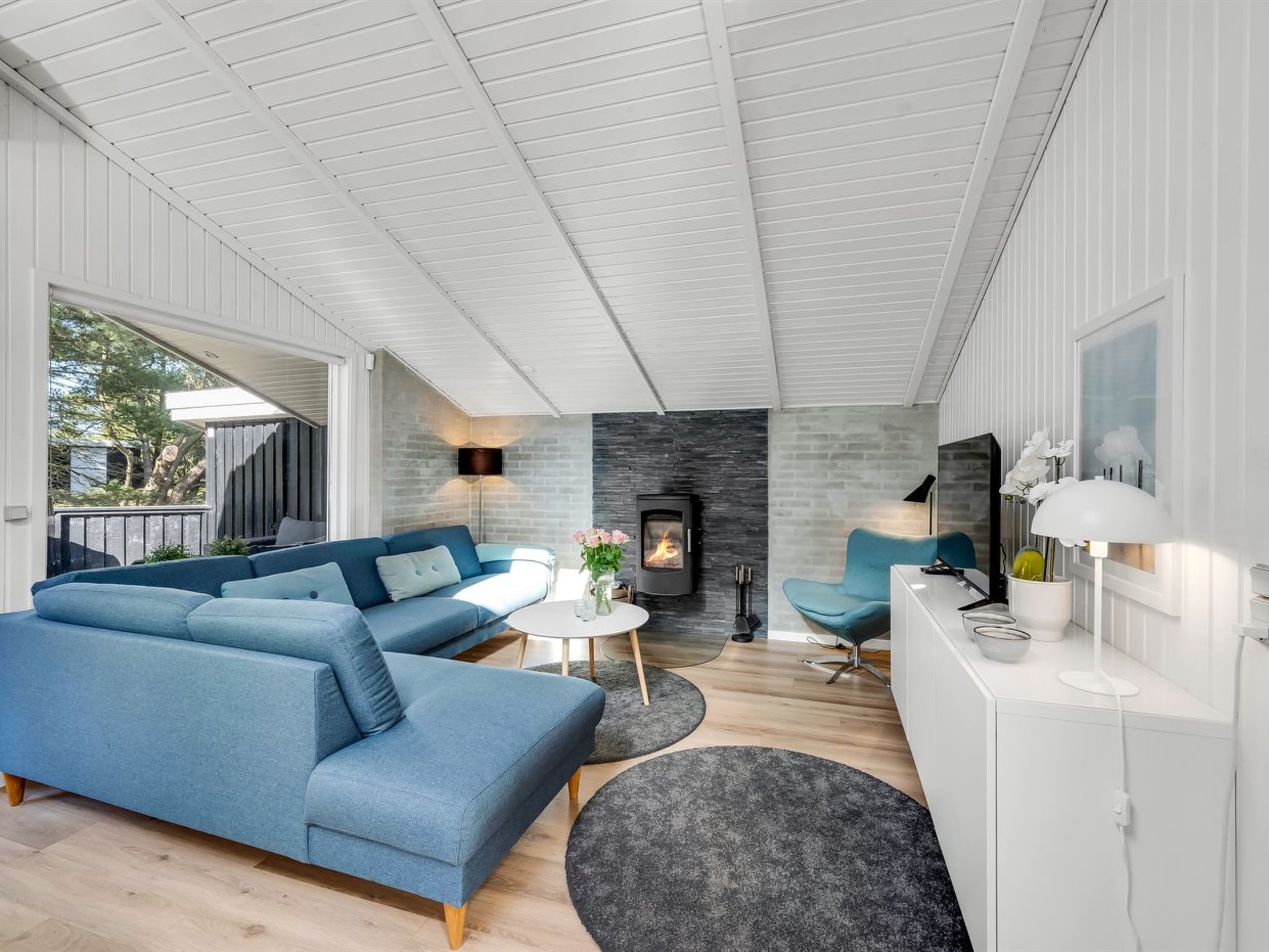"Eirik" - 2.5km from the sea - Binnen