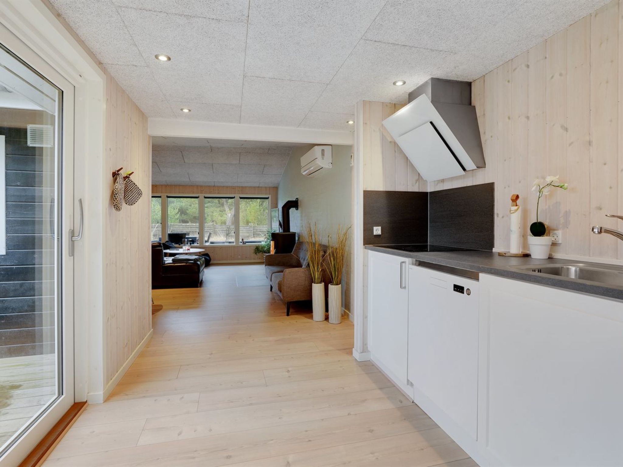 "Solgunn" - 900m from the sea - Drinnen