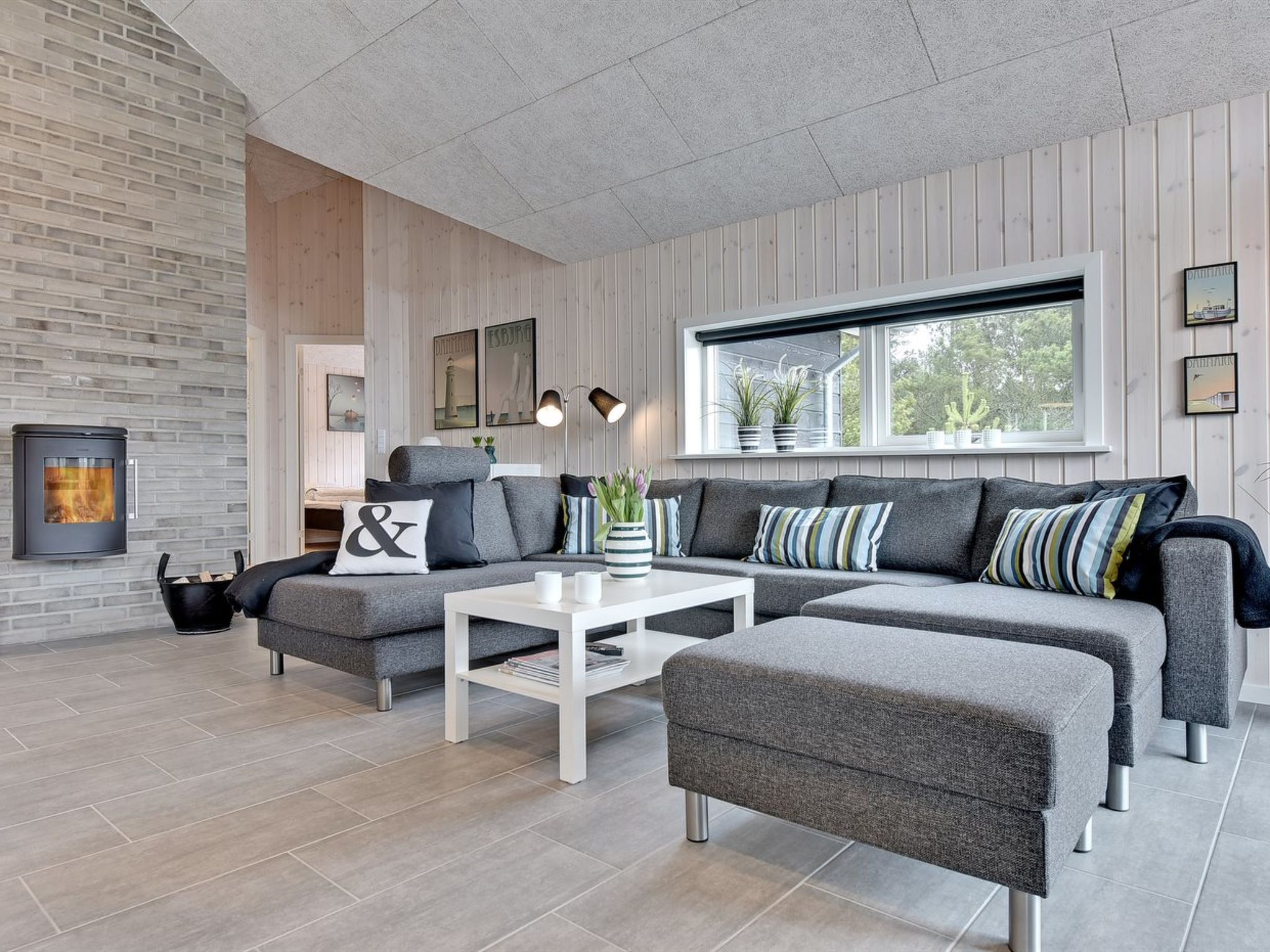 "Hwithoveth" - 1.4km from the sea-Drinnen