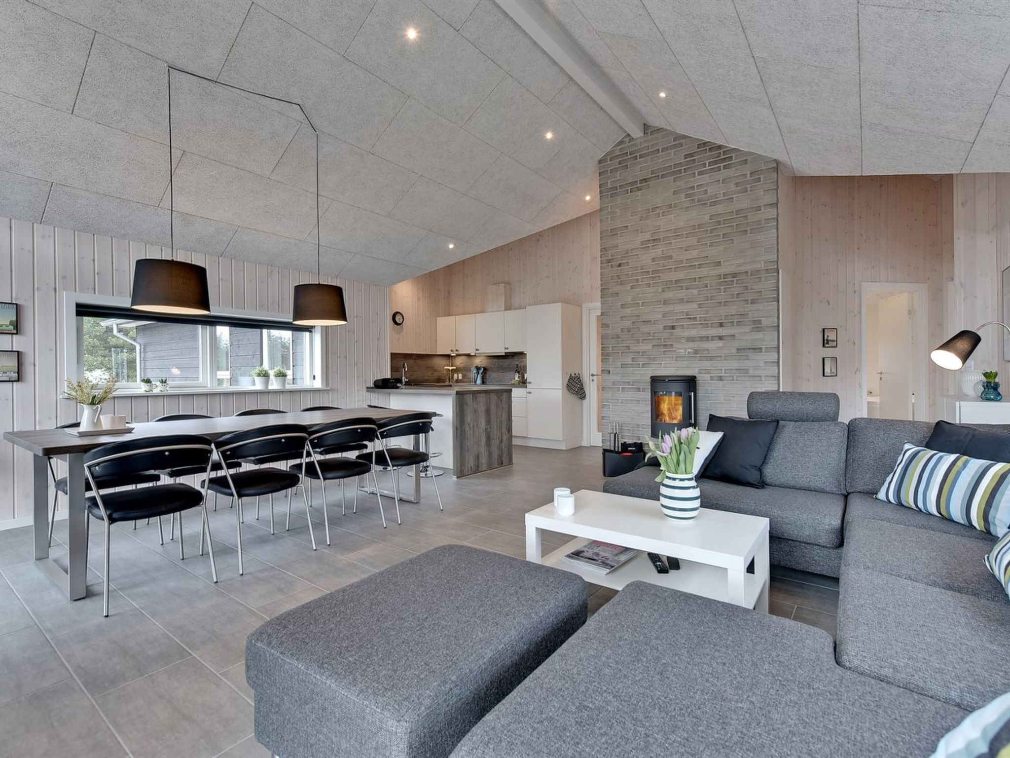 "Hwithoveth" - 1.4km from the sea-Drinnen