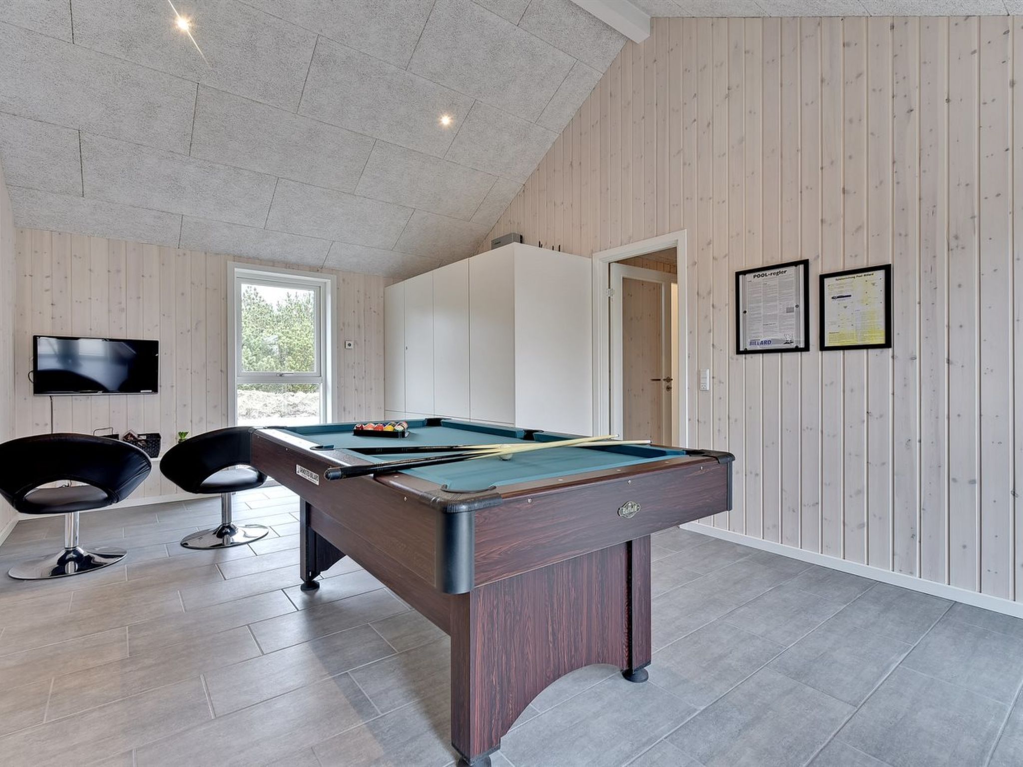 "Hwithoveth" - 1.4km from the sea-Drinnen