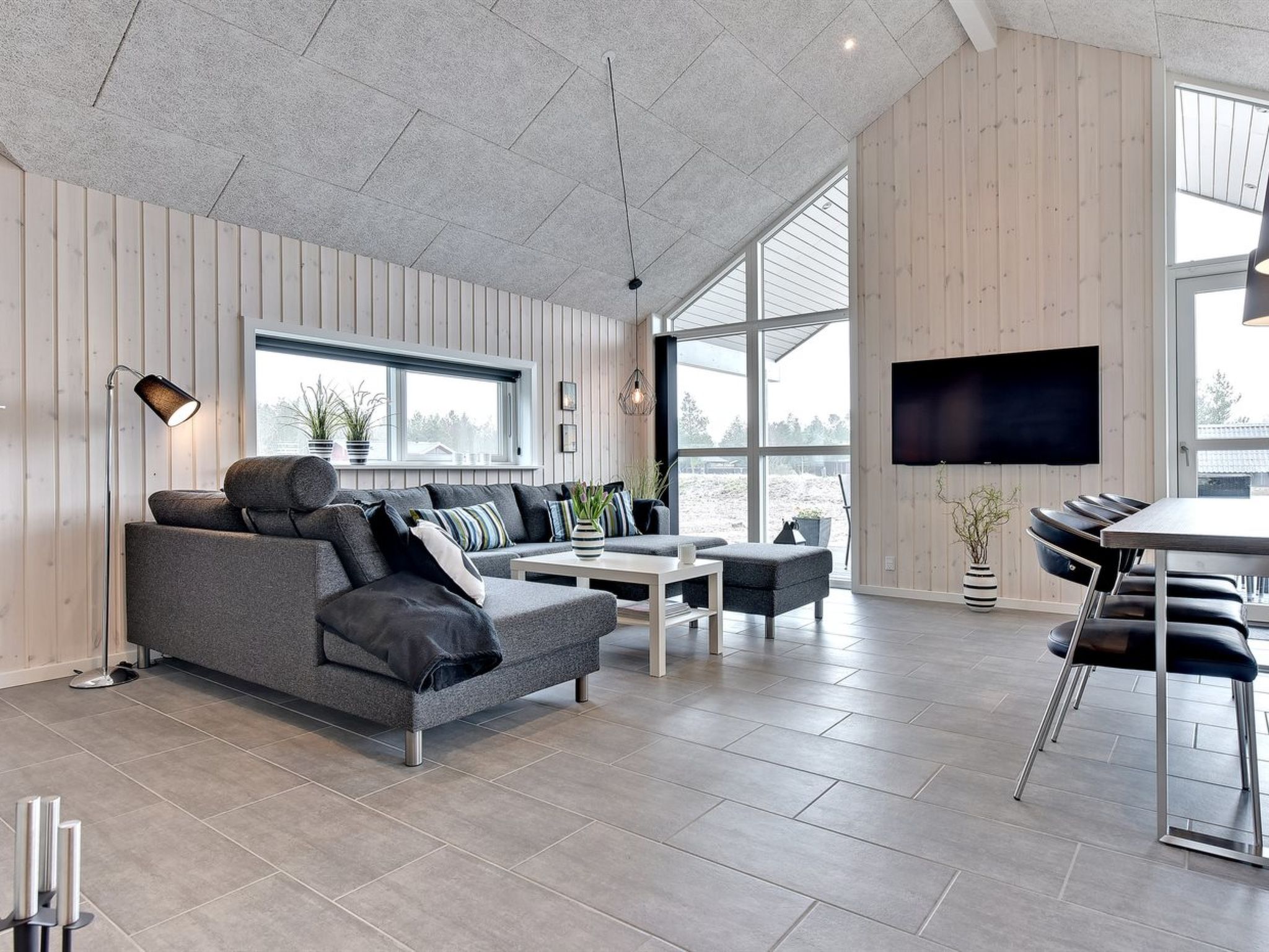 "Hwithoveth" - 1.4km from the sea-Drinnen