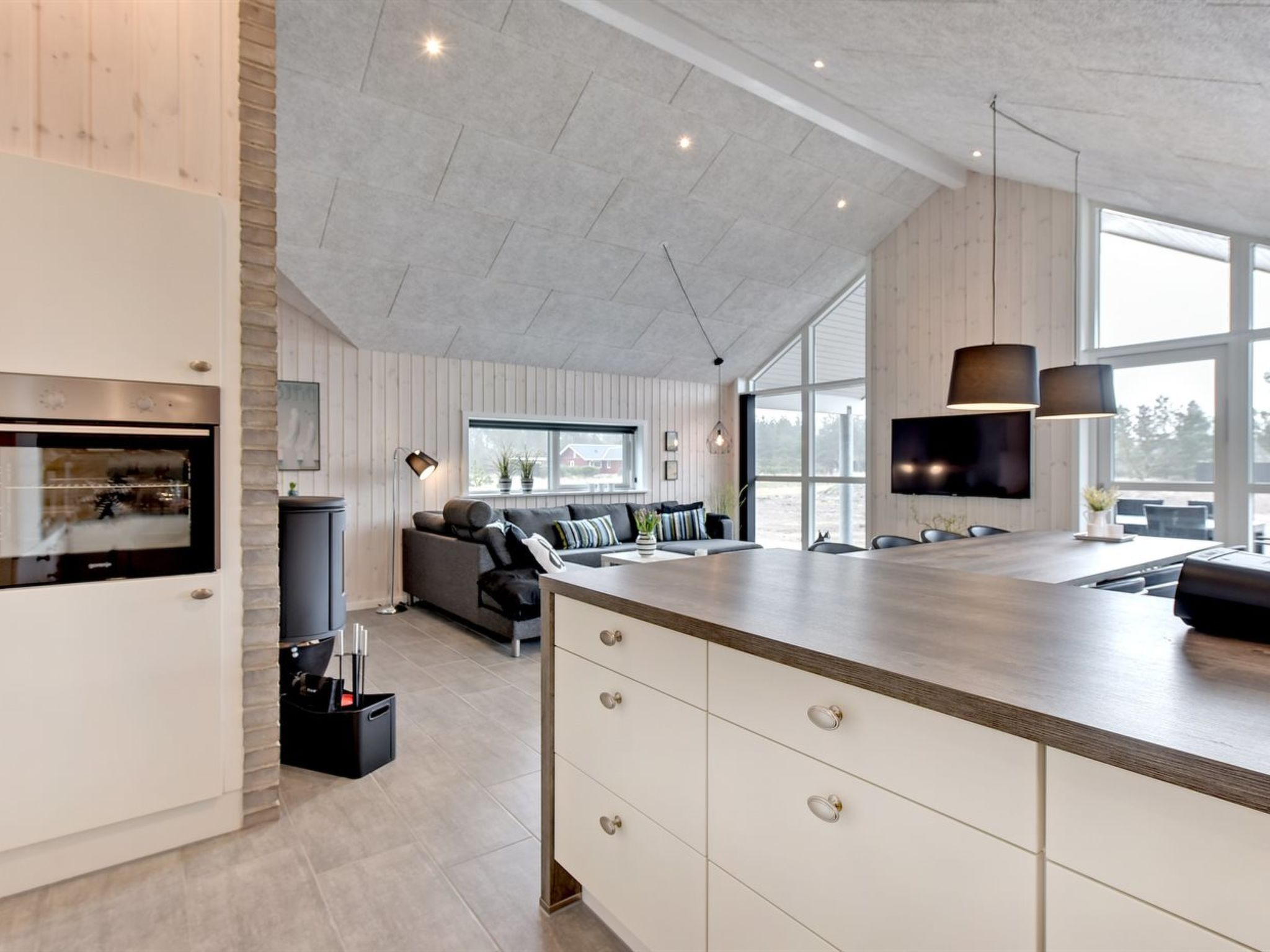"Hwithoveth" - 1.4km from the sea-Drinnen