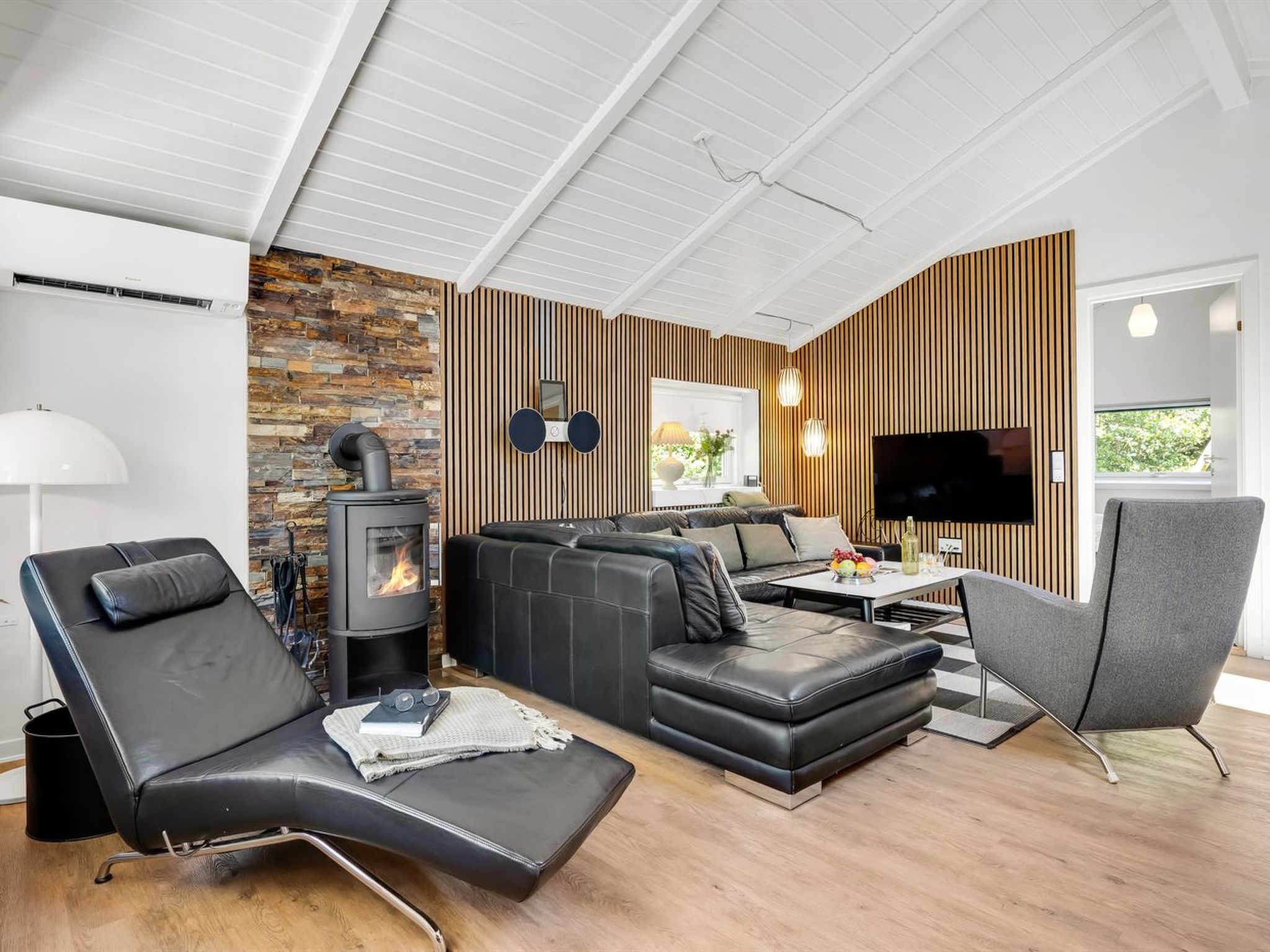 "Famke" - 1km from the sea - Binnen