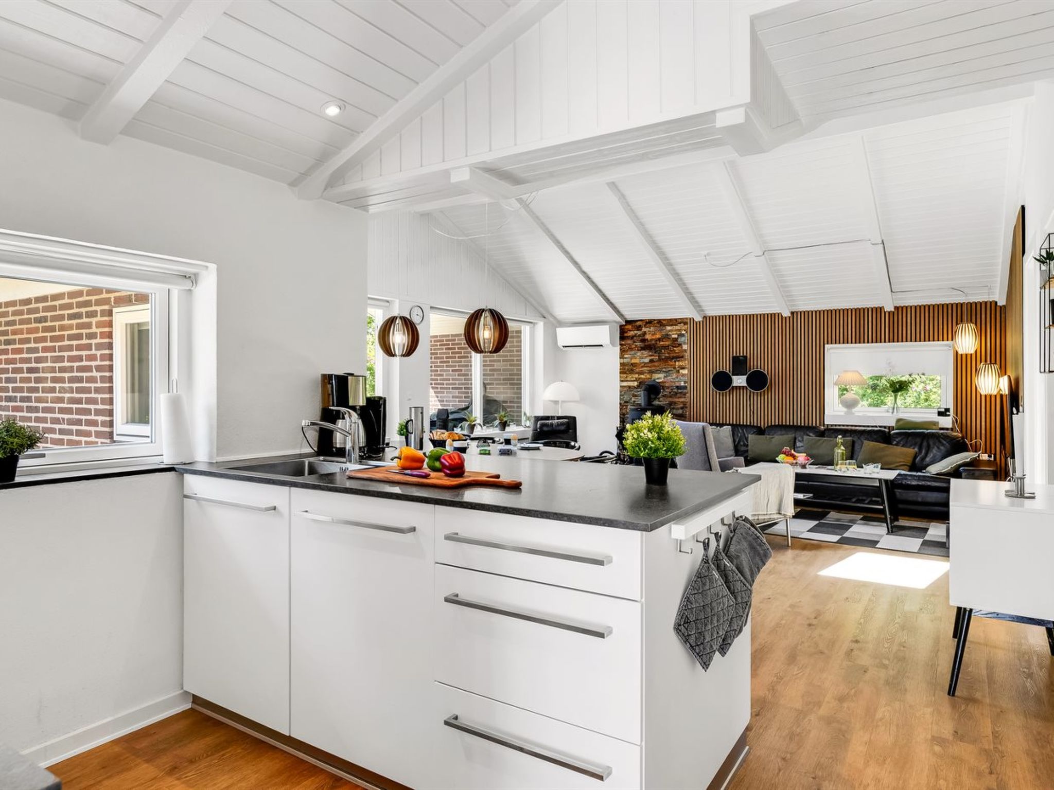 "Famke" - 1km from the sea - Binnen