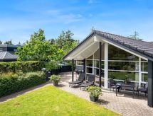 Ruime familievilla met sauna en speeltuin op 1,7 km van de zee in Blåvand - thumbnail 3