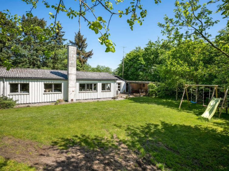 "Landolf" - 800m from the sea", 3-Zimmer-Haus 120 m2. Objekt geeignet für 6 Erwachsene. Wohnzimmer mit TV. 1 Zimmer mit 1 Doppelbett. 1 Zimmer mit 1 Doppelbett. 1 Zimmer mit 1 Doppelbett. Küche (Bac..