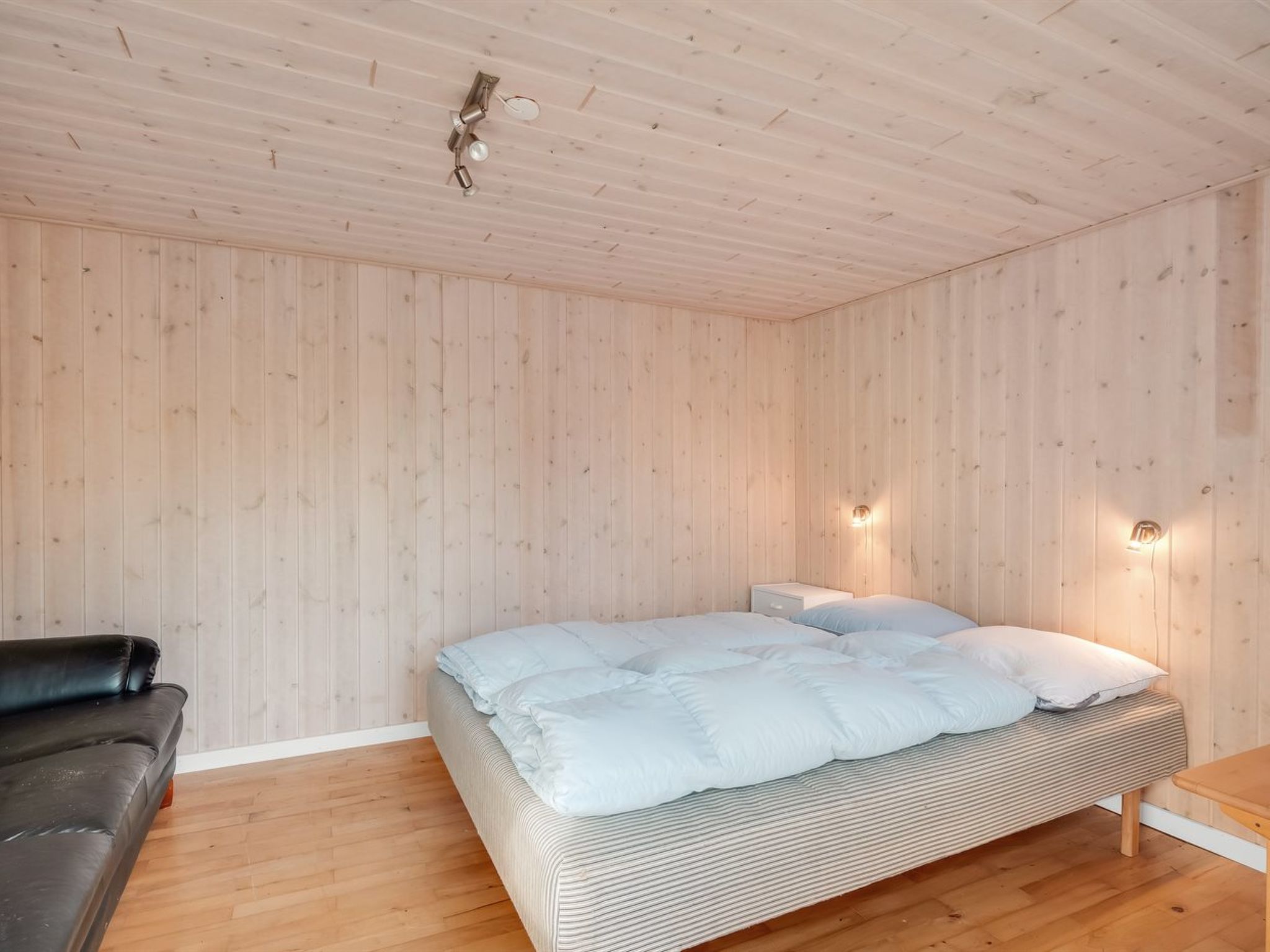 "Adam" - 1.6km from the sea-Inside