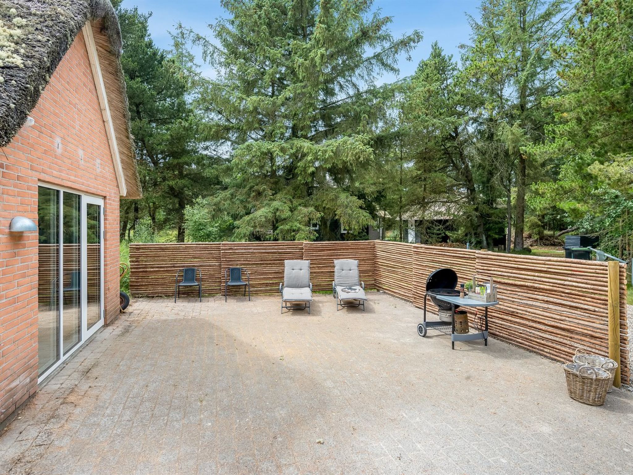 "Batsha" - 1.7km from the sea - Buiten