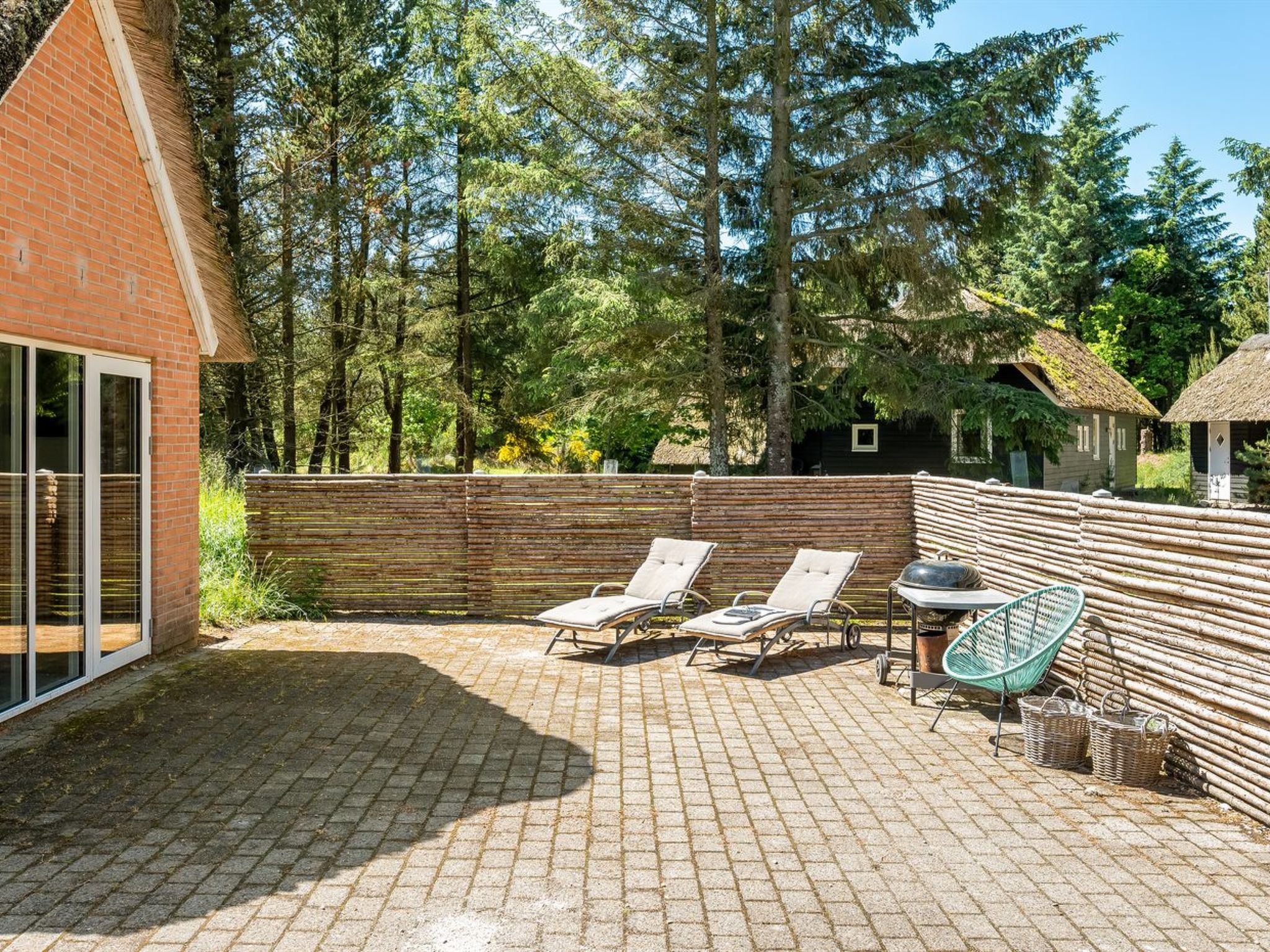 "Batsha" - 1.7km from the sea - Buiten