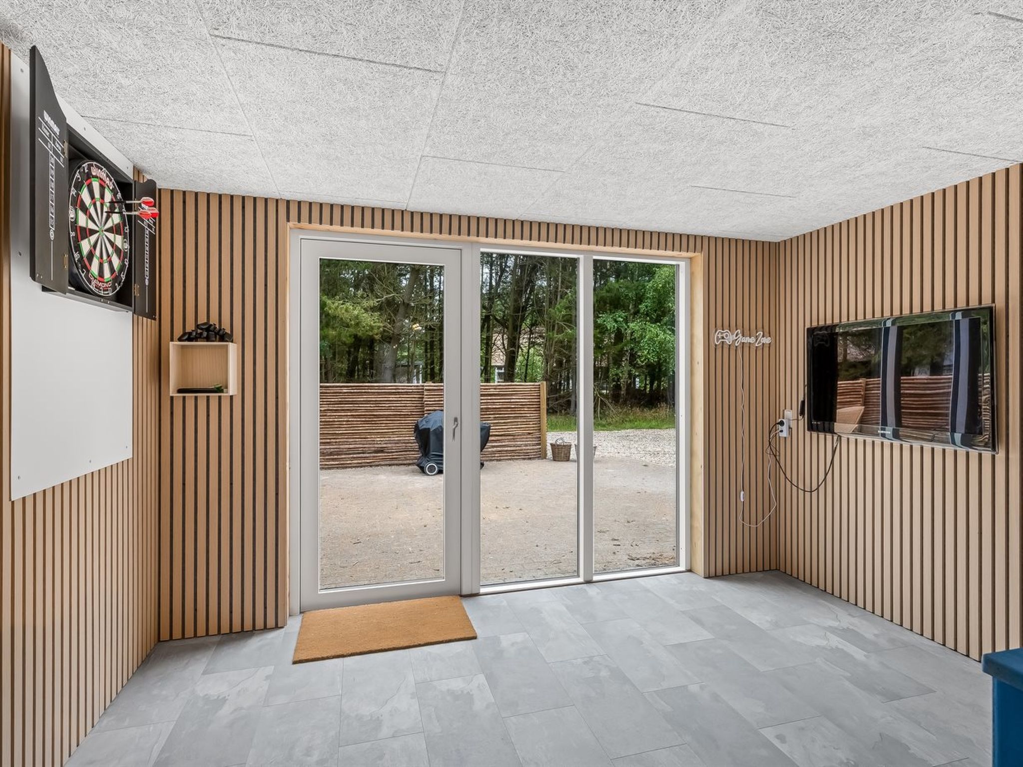 "Batsha" - 1.7km from the sea - Binnen