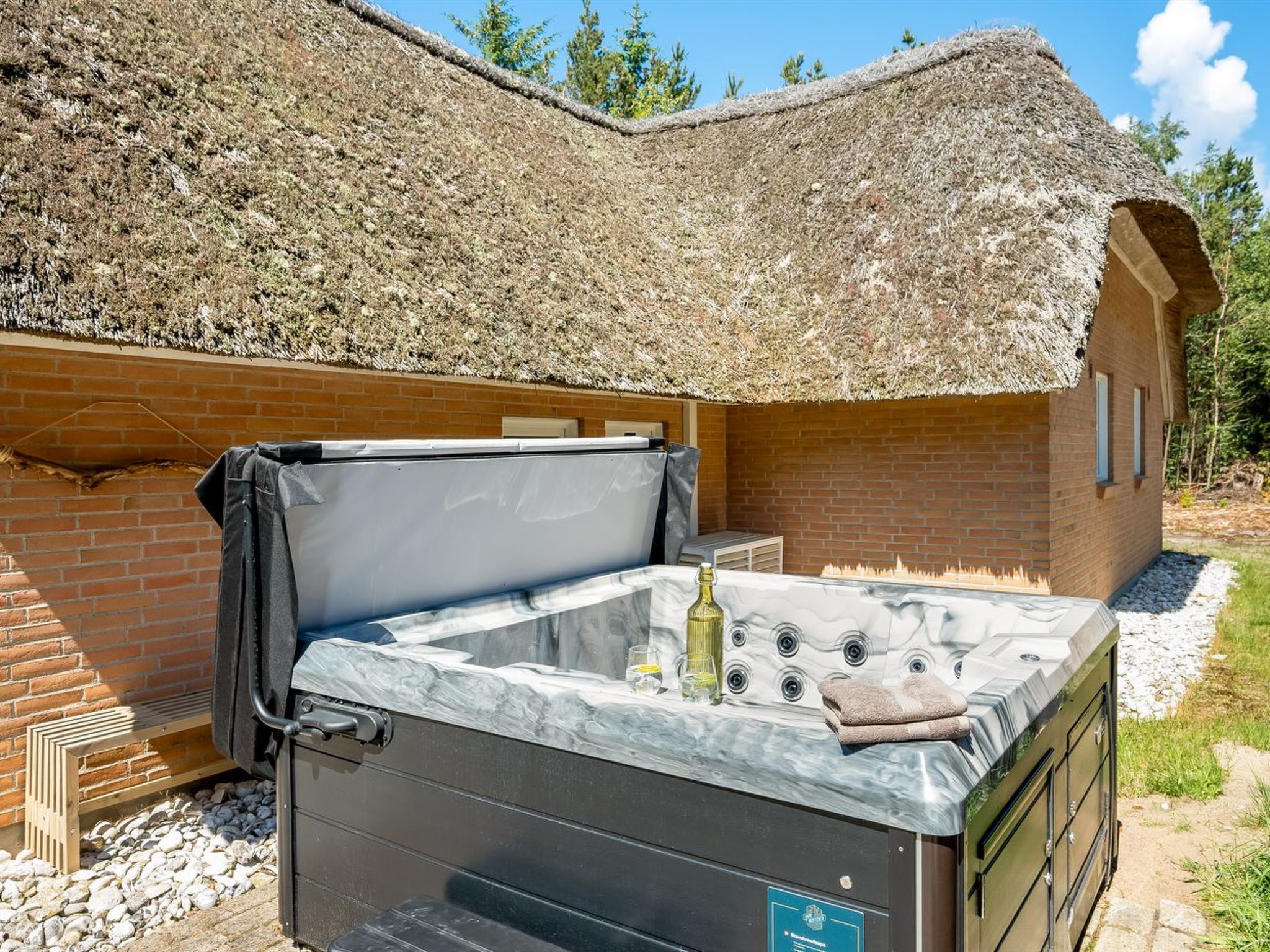 "Batsha" - 1.7km from the sea - Binnen