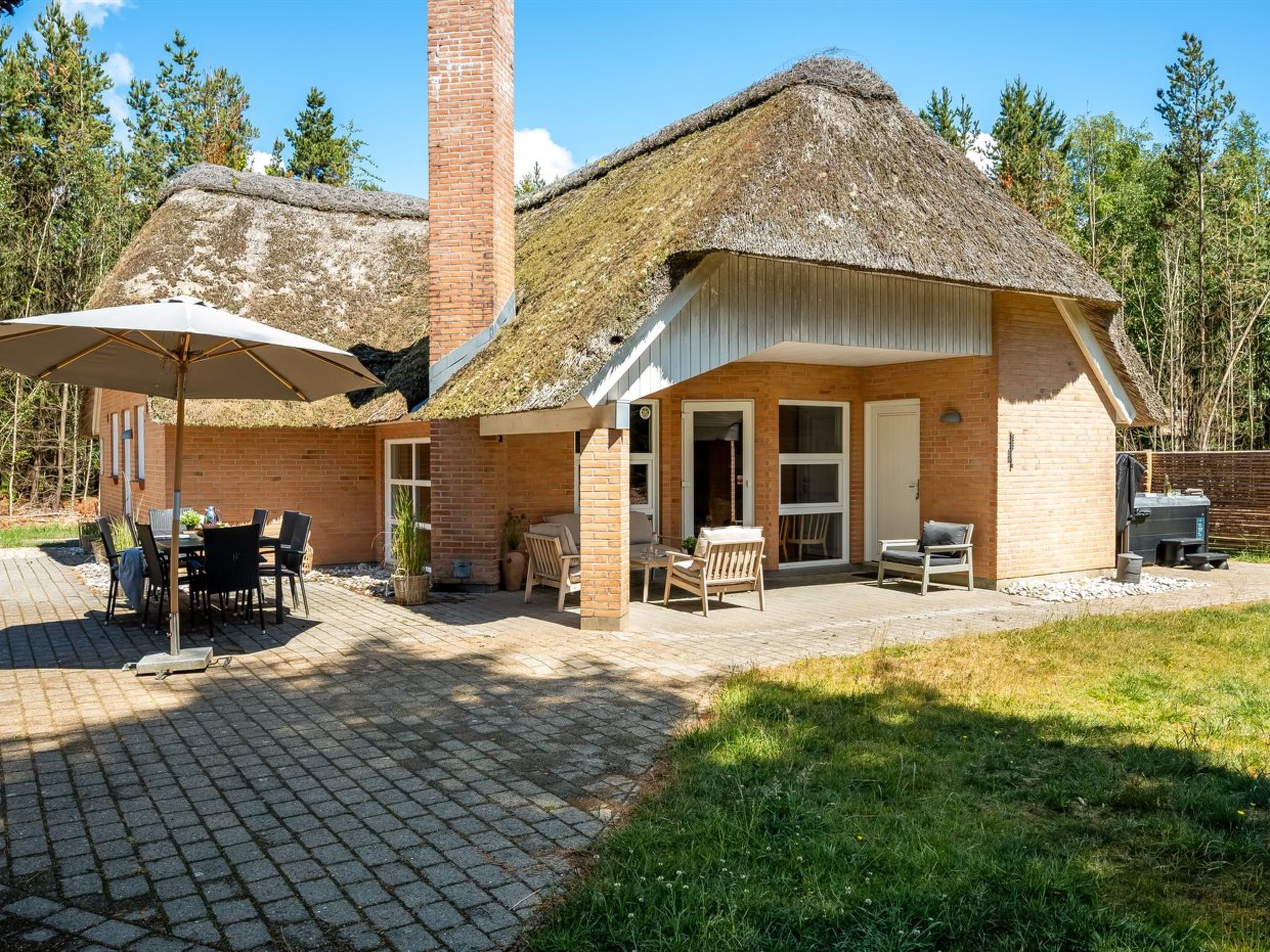 "Batsha" - 1.7km from the sea - Buiten