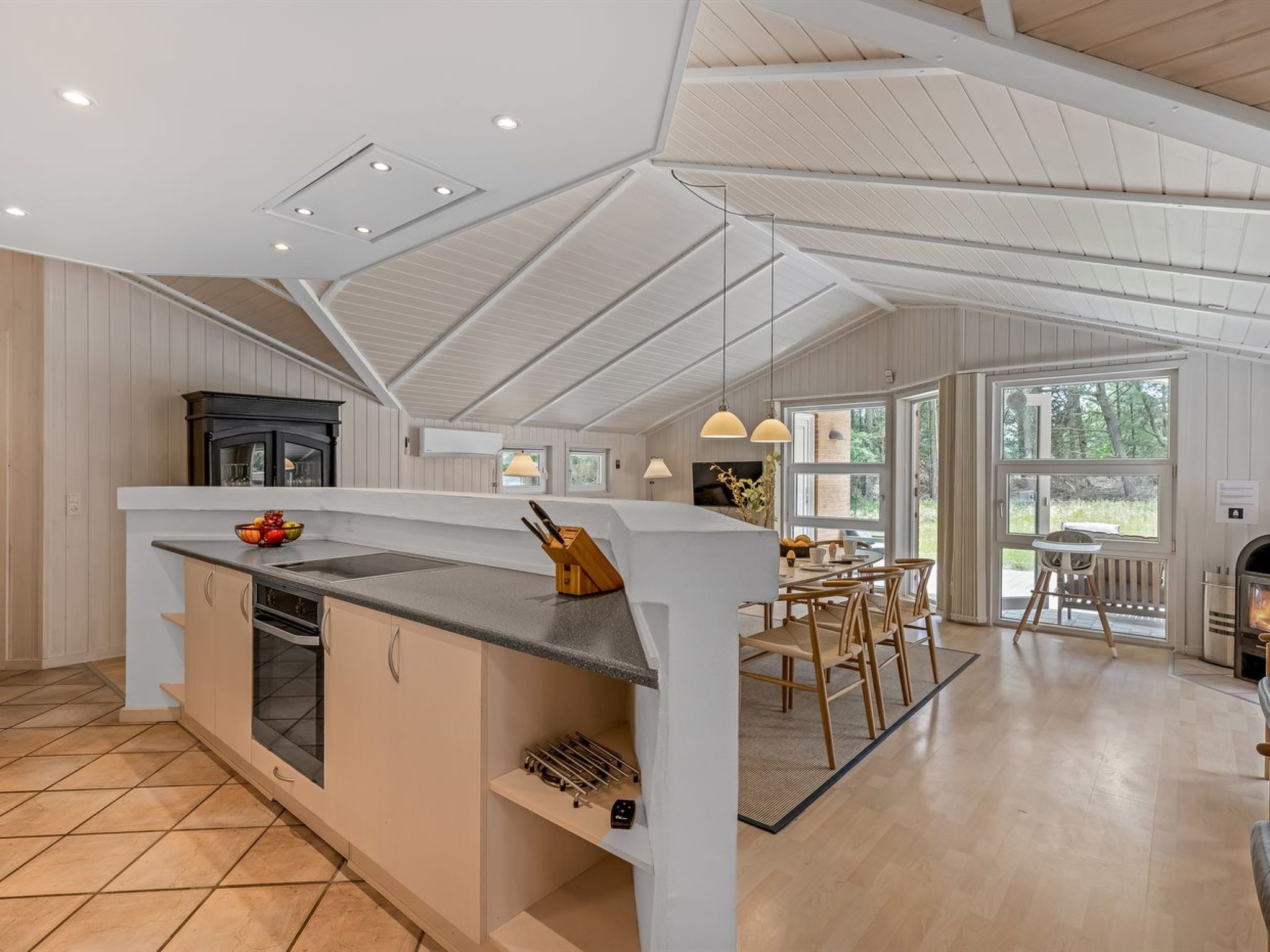 "Batsha" - 1.7km from the sea-Drinnen