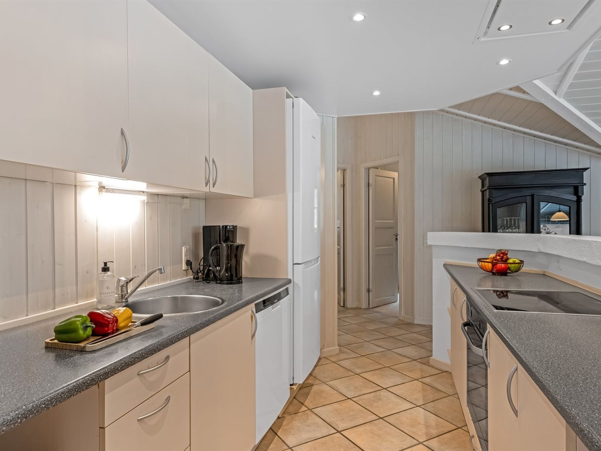 "Batsha" - 1.7km from the sea-Drinnen