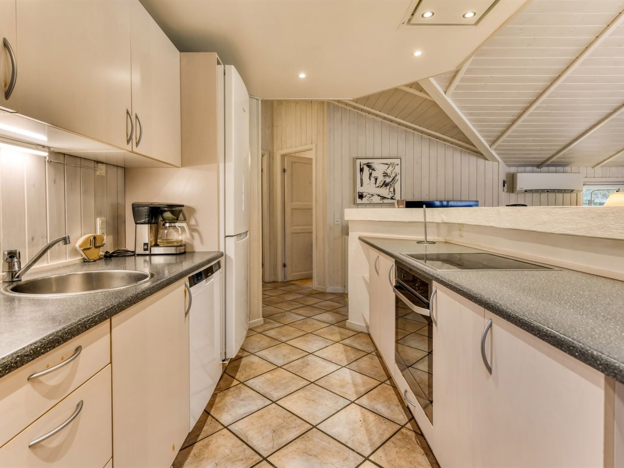 "Batsha" - 1.7km from the sea-Binnen