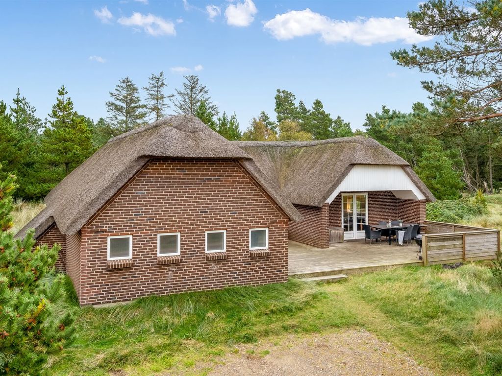 'Alisa' - 2km from the sea