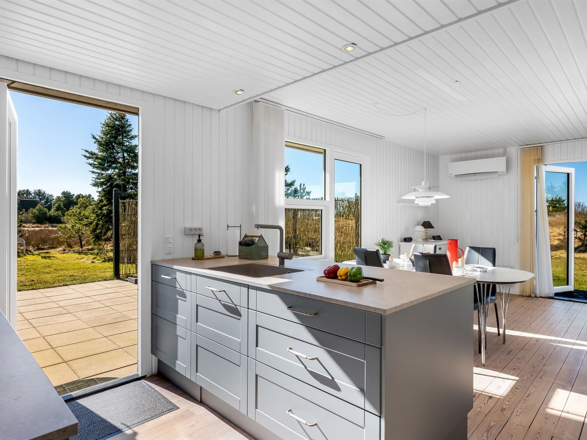 "Sinikka" - 900m from the sea - Binnen