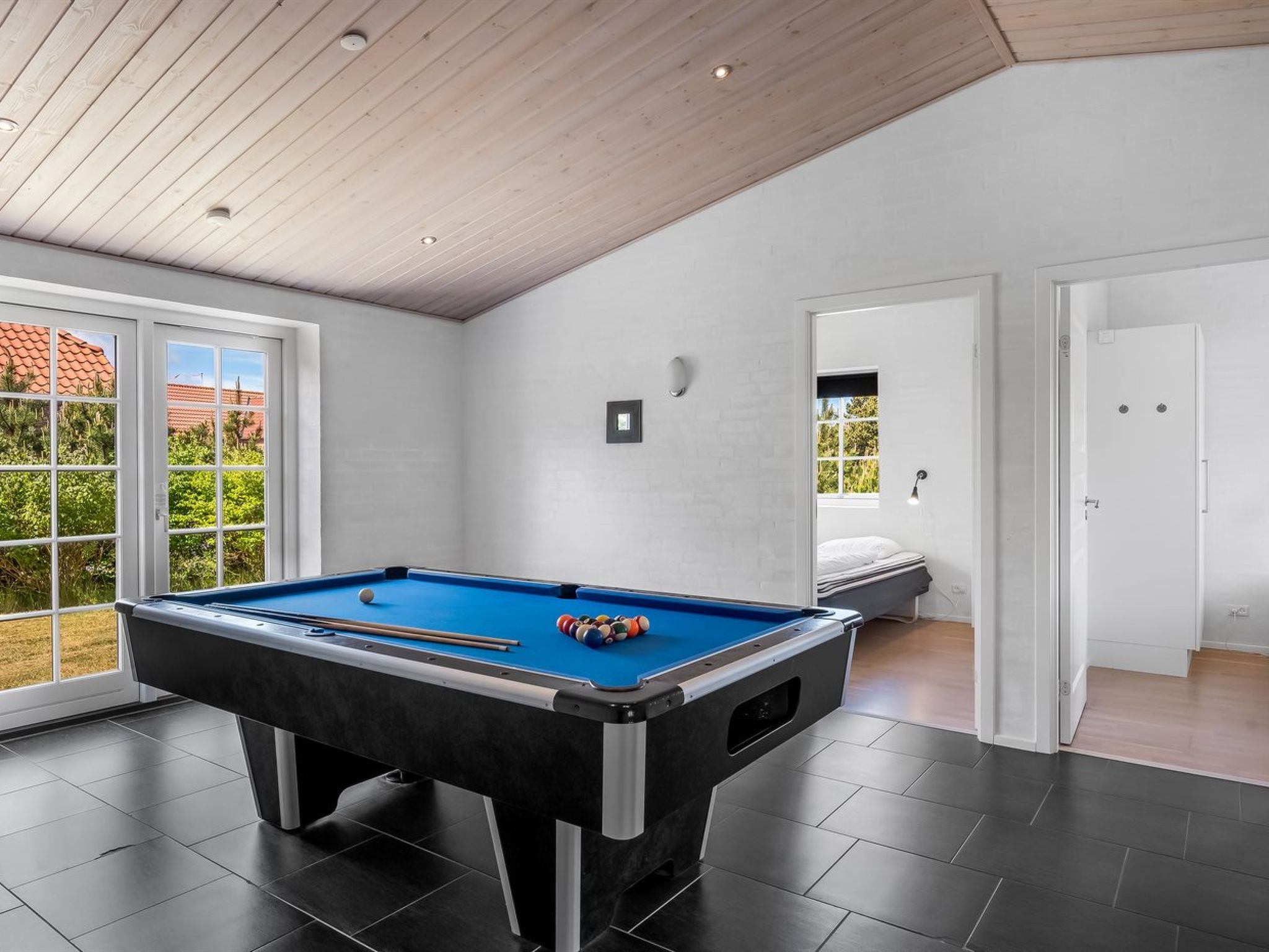 "Merit" - 3.2km from the sea-Inside