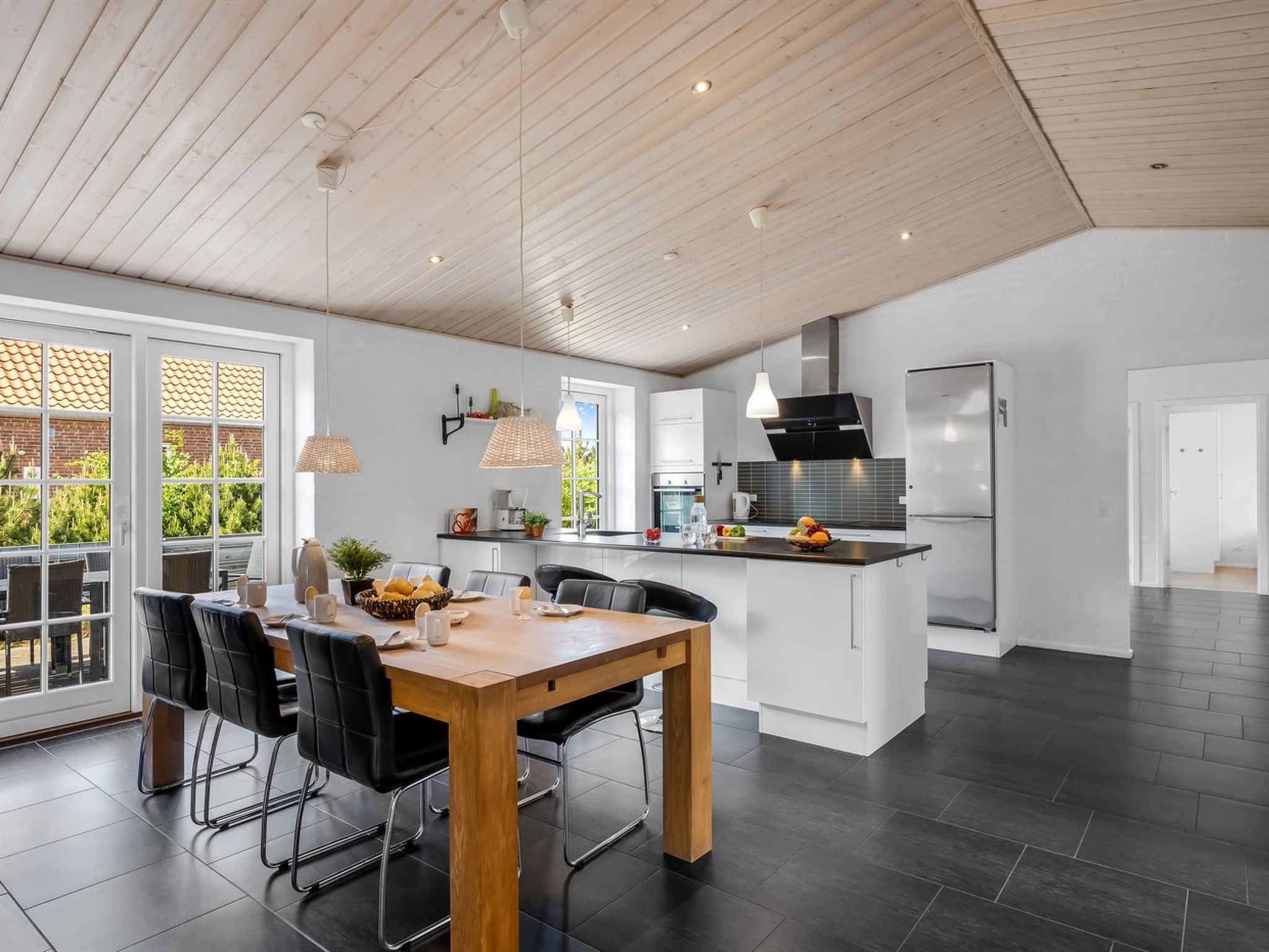 "Merit" - 3.2km from the sea-Inside