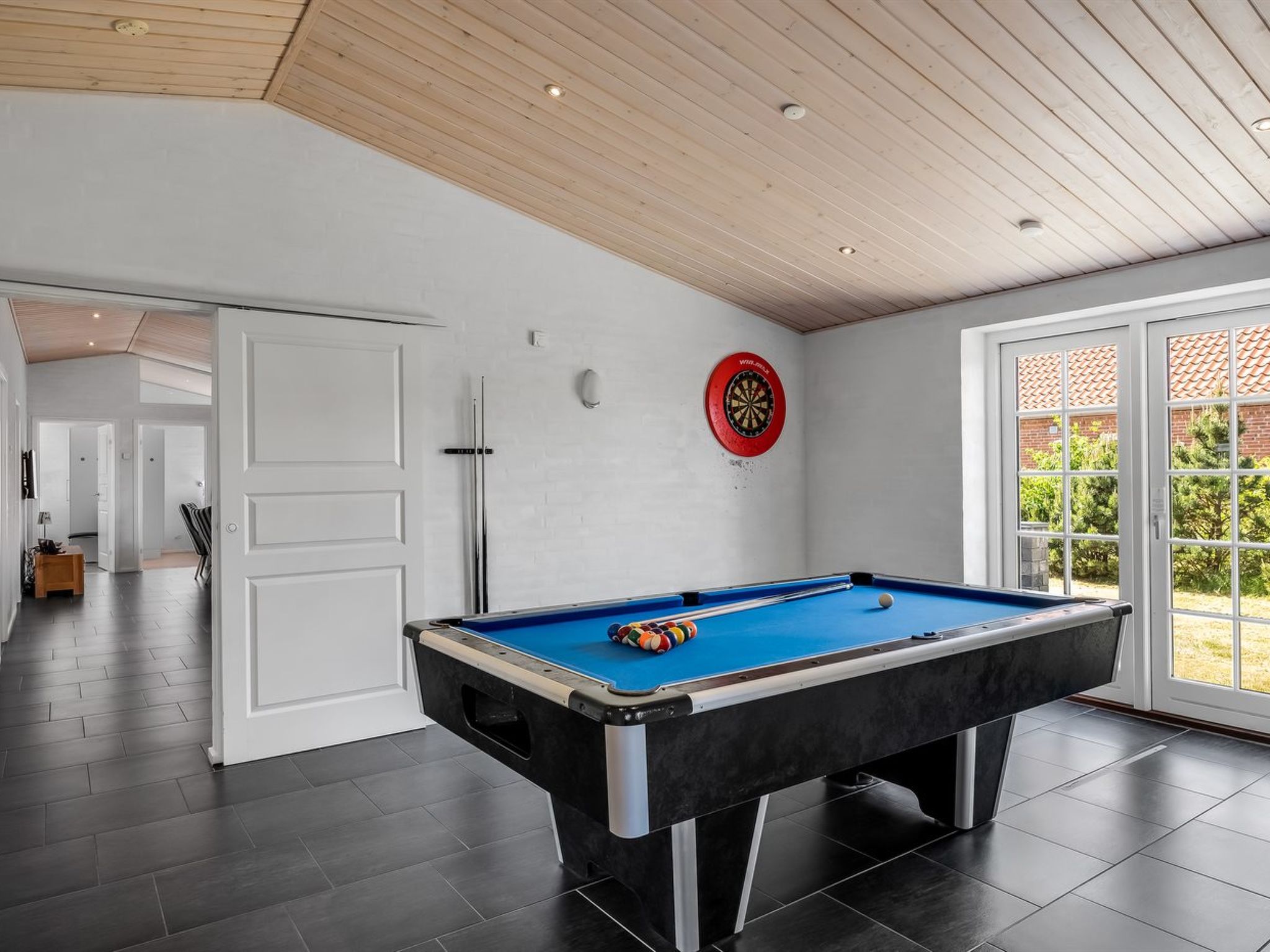 "Merit" - 3.2km from the sea-Inside