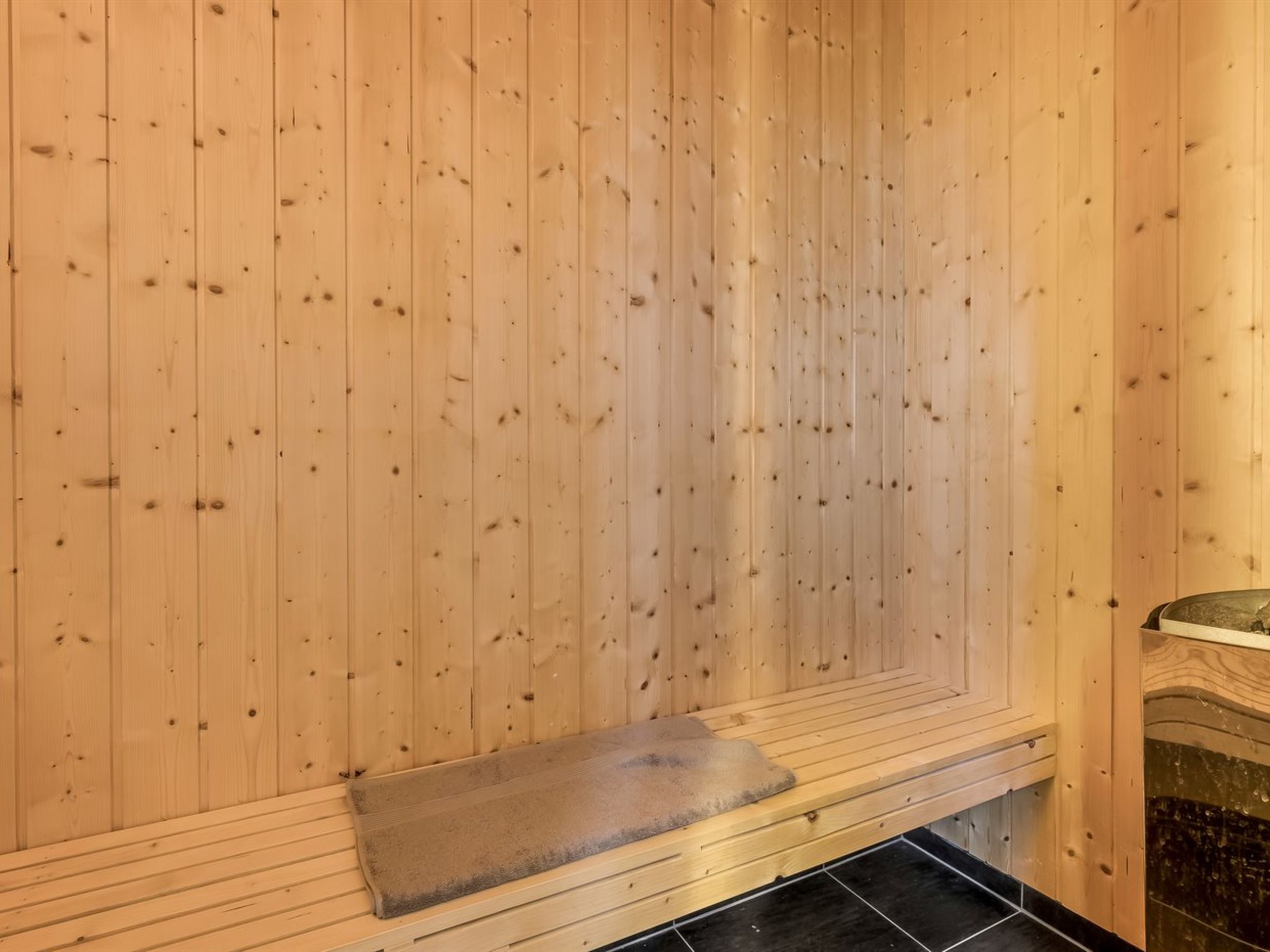 "Merit" - 3.2km from the sea-Inside