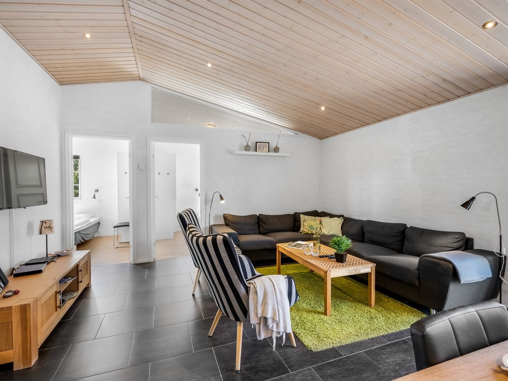 "Merit" - 3.2km from the sea — Living Room (4 of 25)