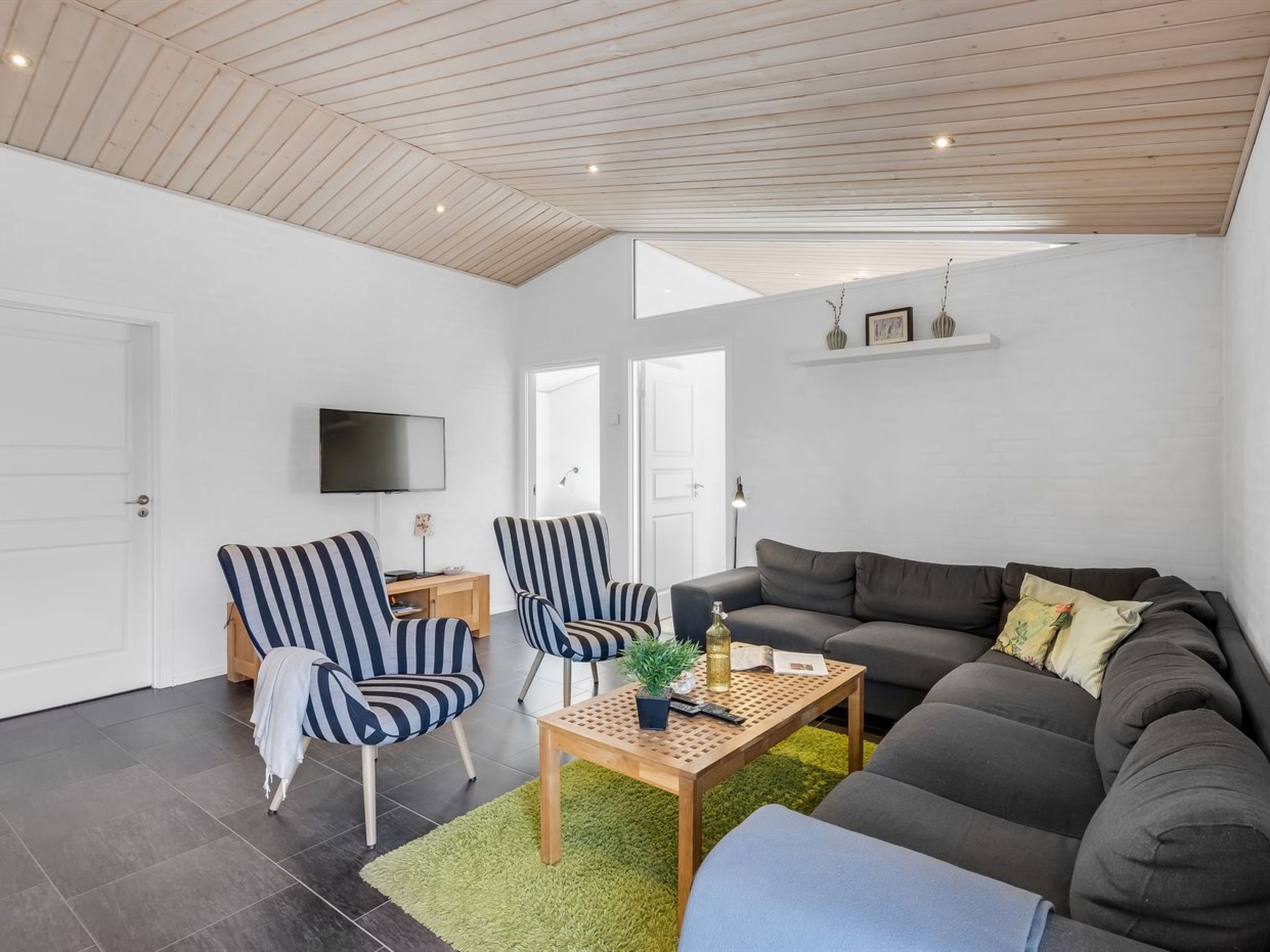 "Merit" - 3.2km from the sea — Living Room (5 of 25)