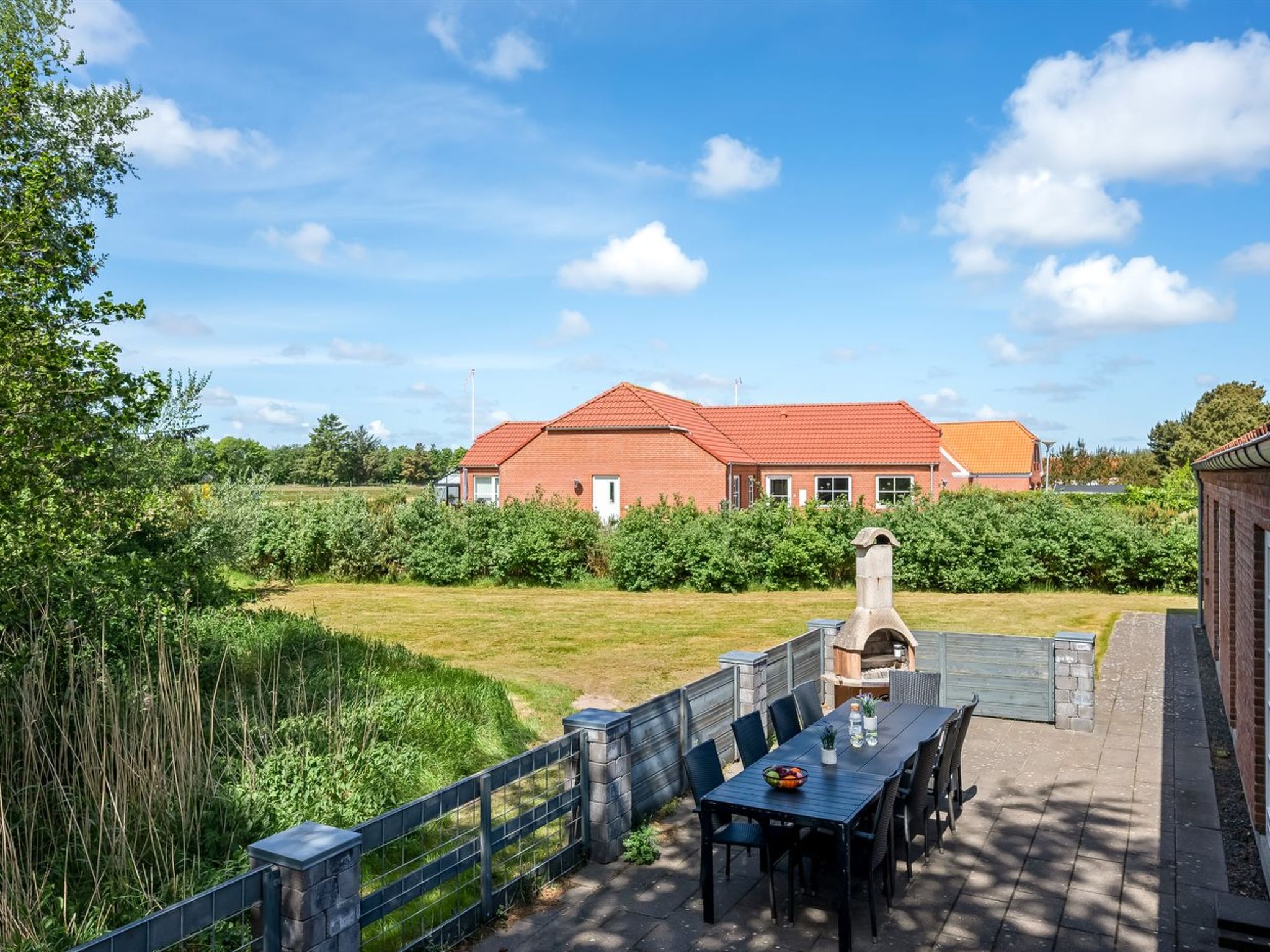 "Sod" - 3.2km from the sea-Dehors