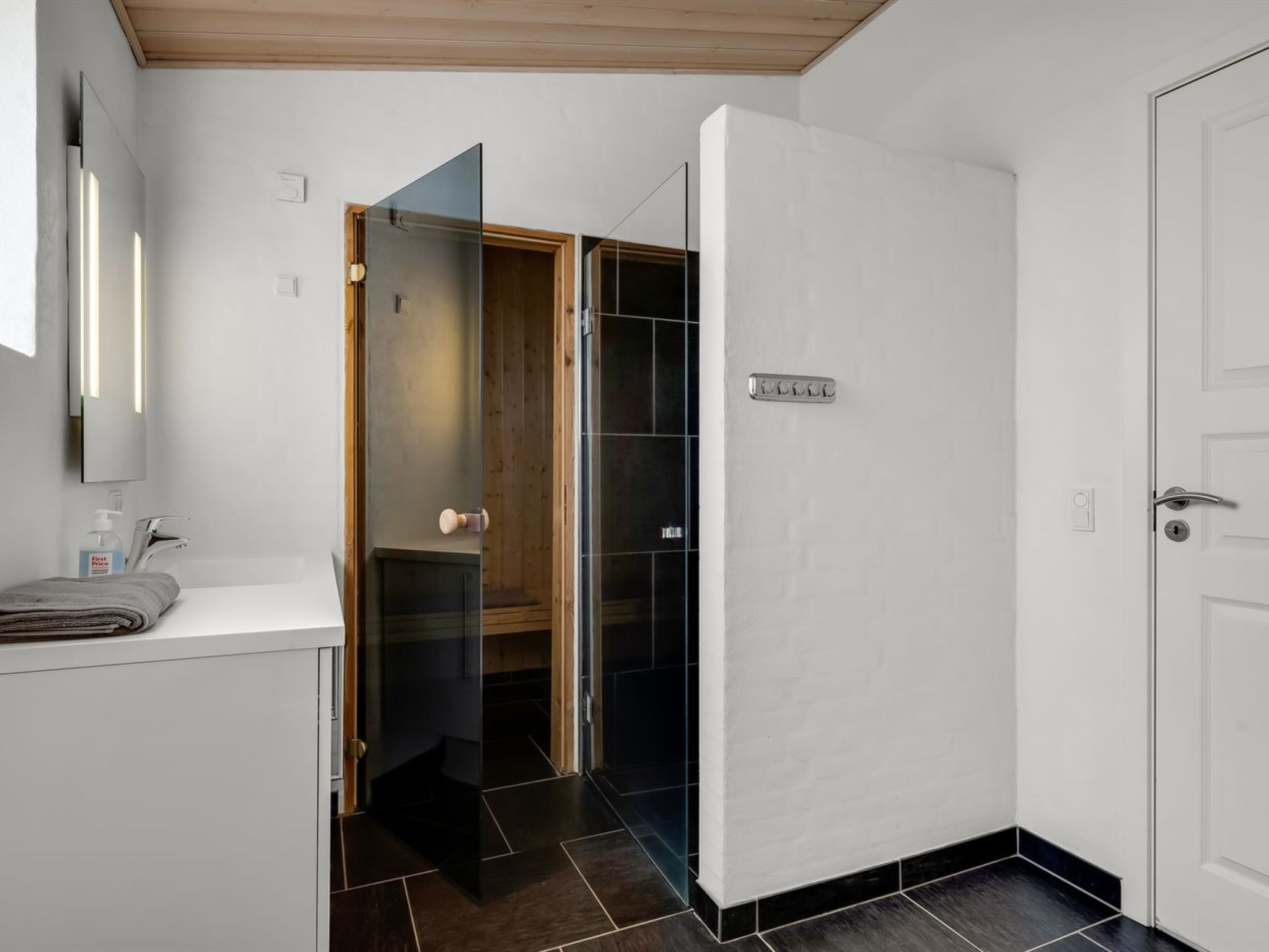 "Donco" - 3.2km from the sea-Dedans