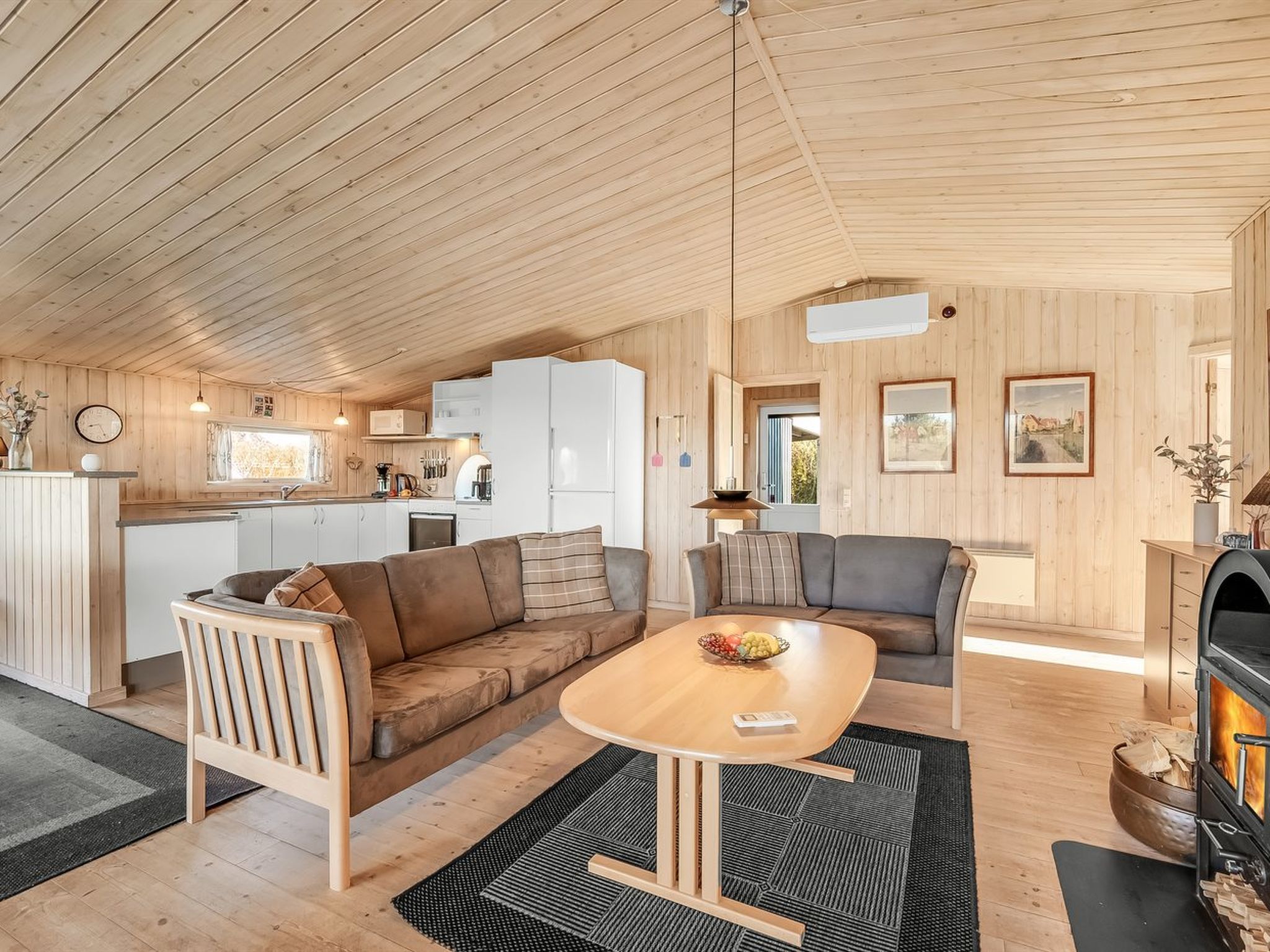 "Benjamina" - 530m to the fjord - Inside