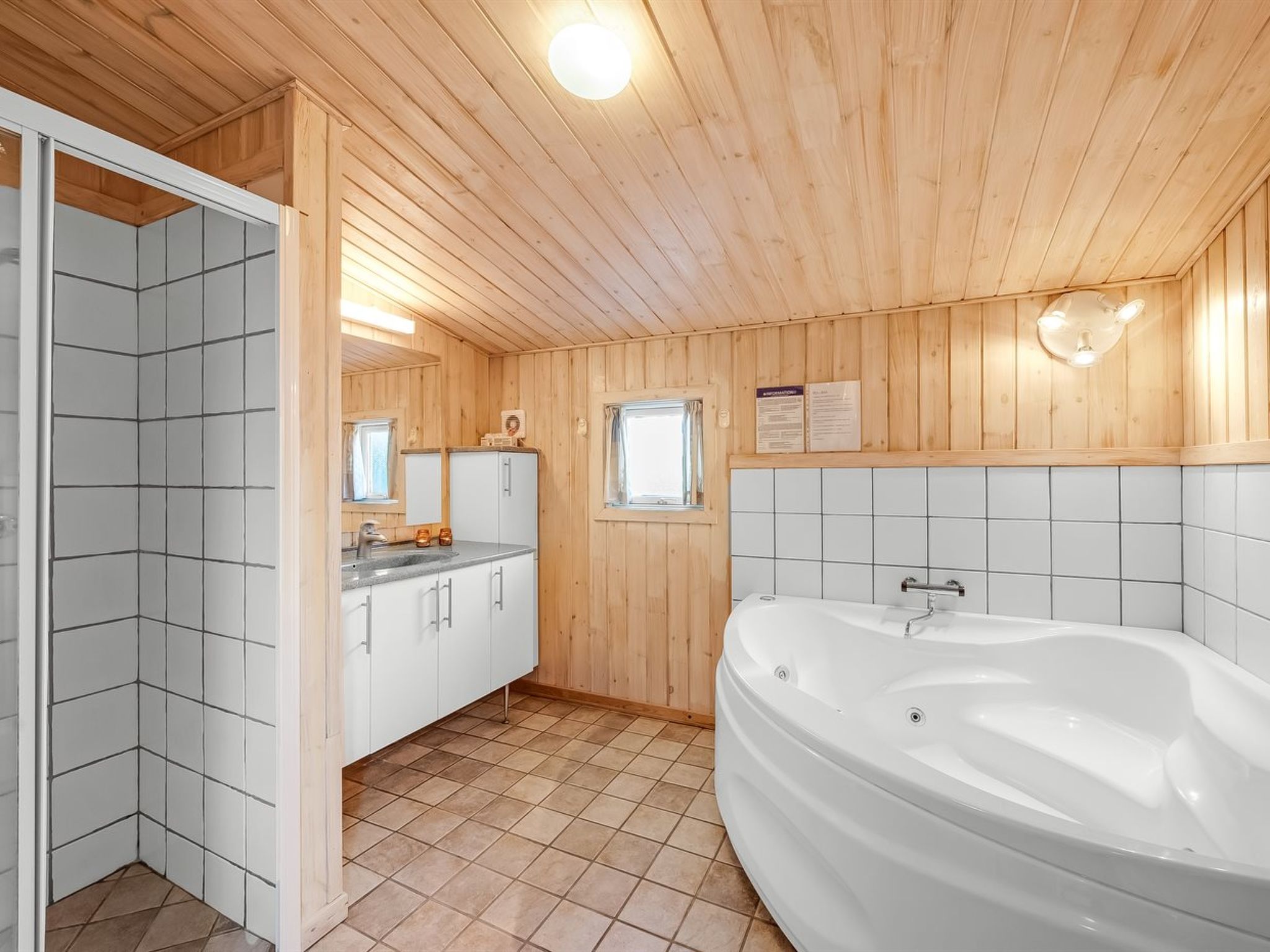"Benjamina" - 530m to the fjord - Inside
