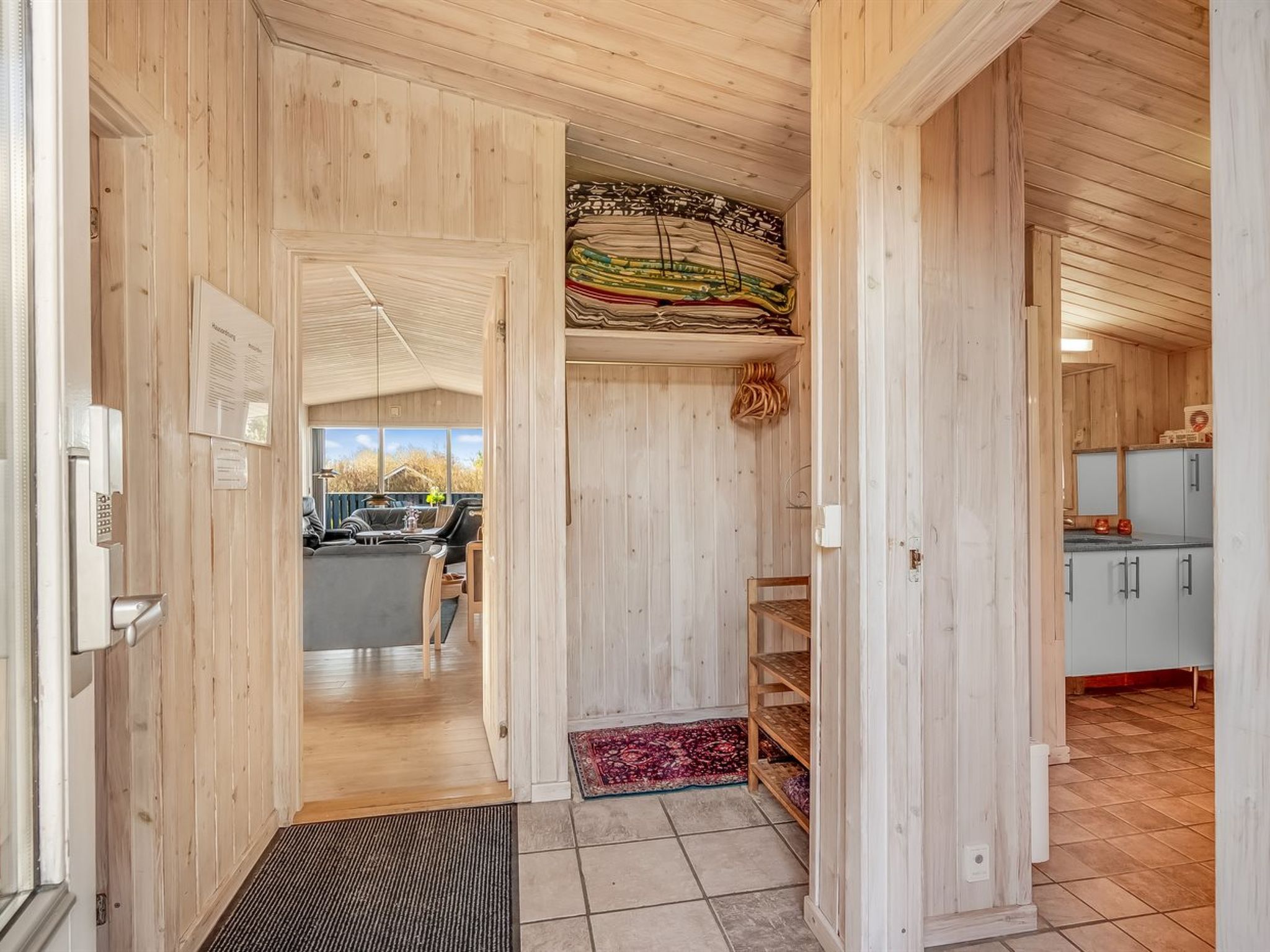 "Benjamina" - 530m to the fjord - Inside