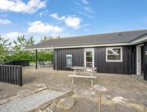 Saara: Ruime vakantiewoning met sauna op 700 meter van de fjord bij Tarm - thumbnail 3