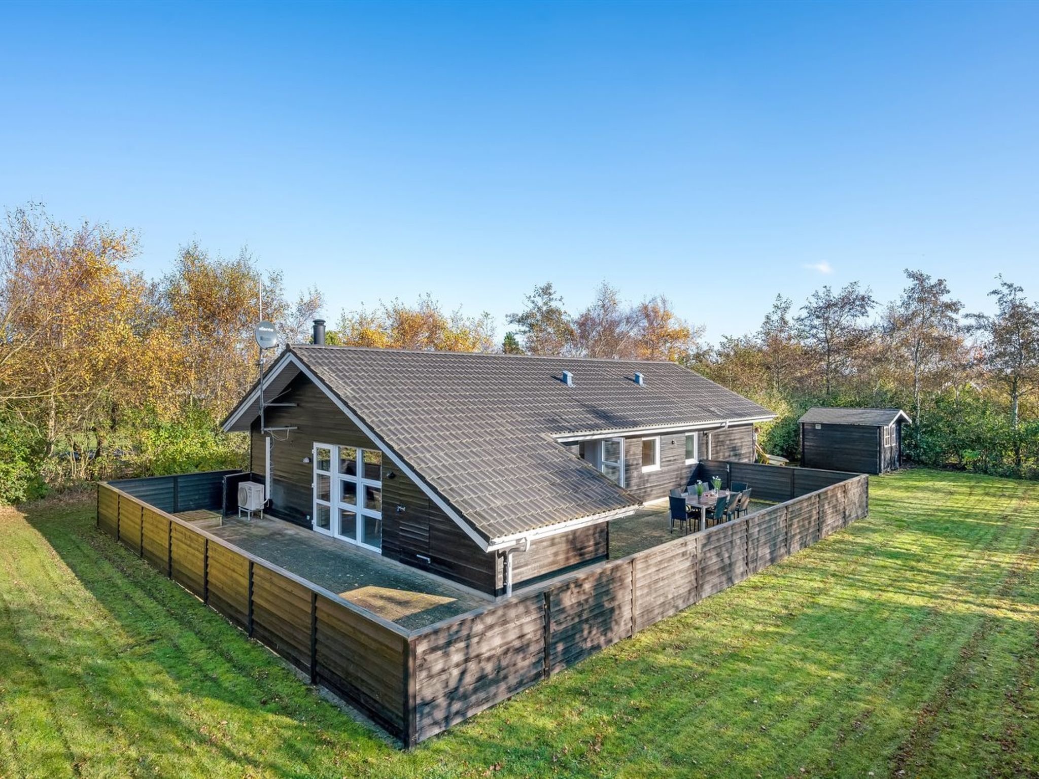 "Efka" - 600m to the fjord-Buiten