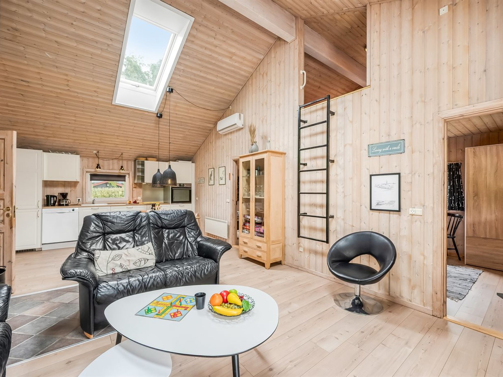 "Yorick" - 350m to the fjord-Binnen