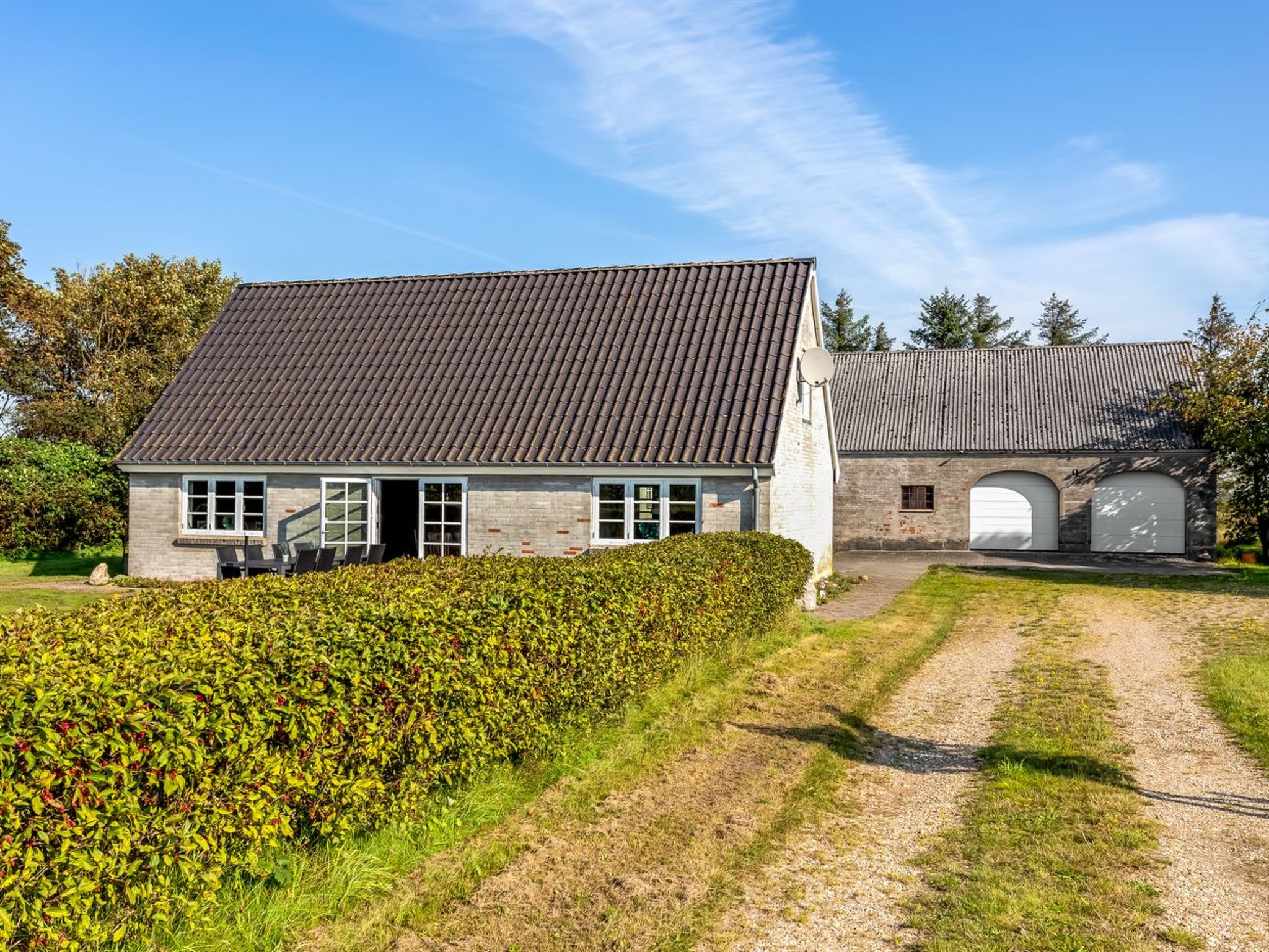 "Merrit" - 4.6km to the fjord - Buiten