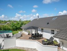 Ruim vakantiehuis met privézwembad en sauna op 1,2 km van de fjord - thumbnail 1