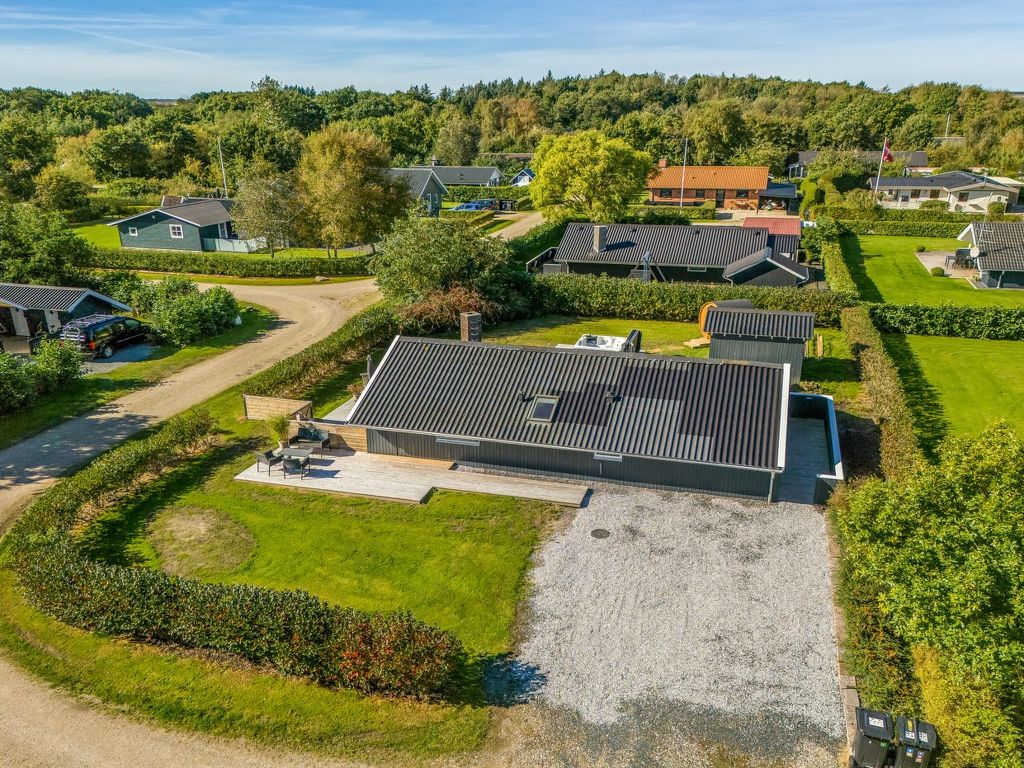 'Thamina' - 200m to the fjord