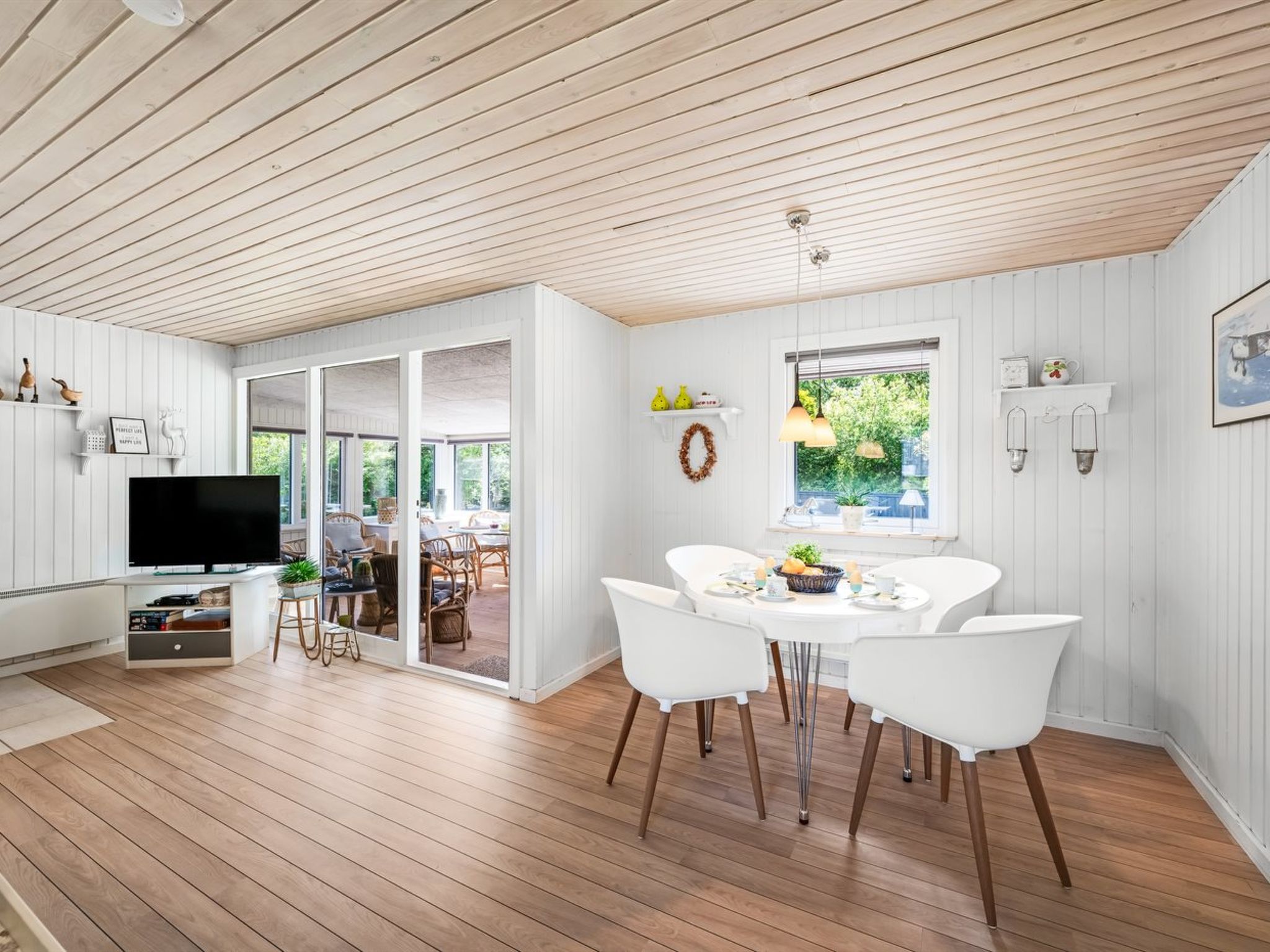 "Sebine" - 400m to the fjord - Binnen