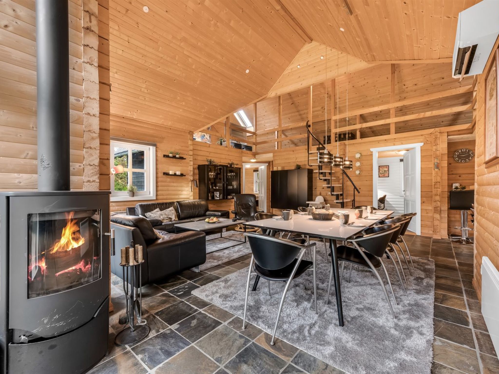 "Yvonna" - 350m to the fjord-Binnen