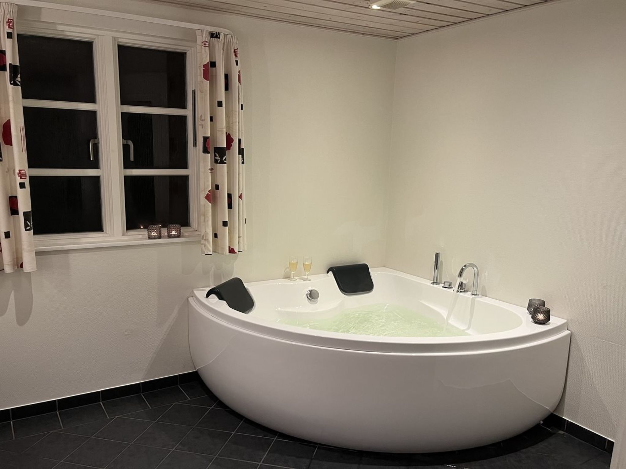 "Benita" - 400m to the fjord-Binnen