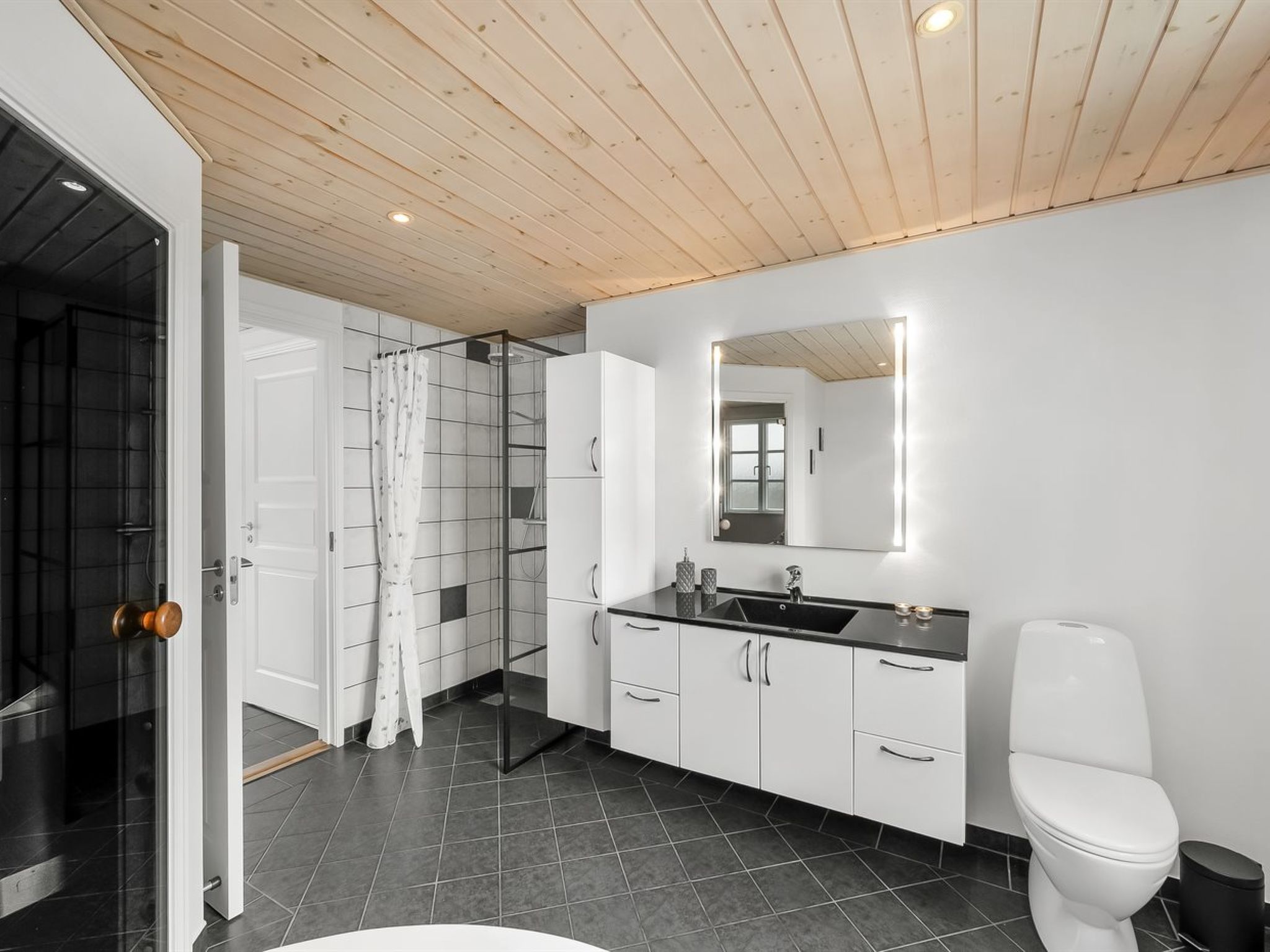 "Benita" - 400m to the fjord-Binnen