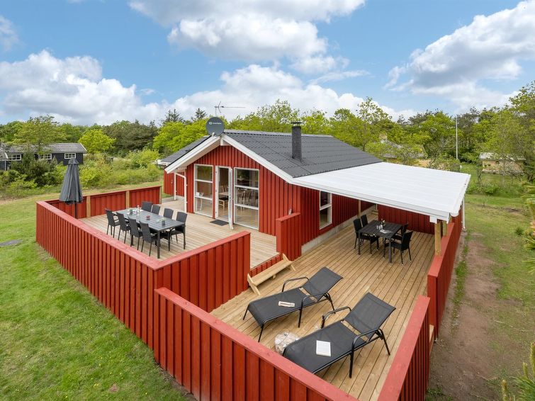 "Halla" - 200m to the inlet", huis 3-kamers 64 m2. Het objekt is geschikt voor 6 volwassenen. Woonkamer met TV, radio en CD-speler. 1 kamer met 1 2-pers bed. 1 kamer met 1 2-pers bed. 1 kamer met 1 x ..