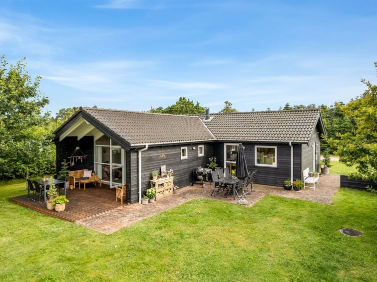 "Jarmunrek" - 400m to the inlet", huis 3-kamers 129 m2. Het objekt is geschikt voor 6 volwassenen. Woonkamer met TV. 1 kamer met 1 x 2 stapelbedden. 1 kamer met 1 2-pers bed. 1 kamer met 1 2-pers bed...