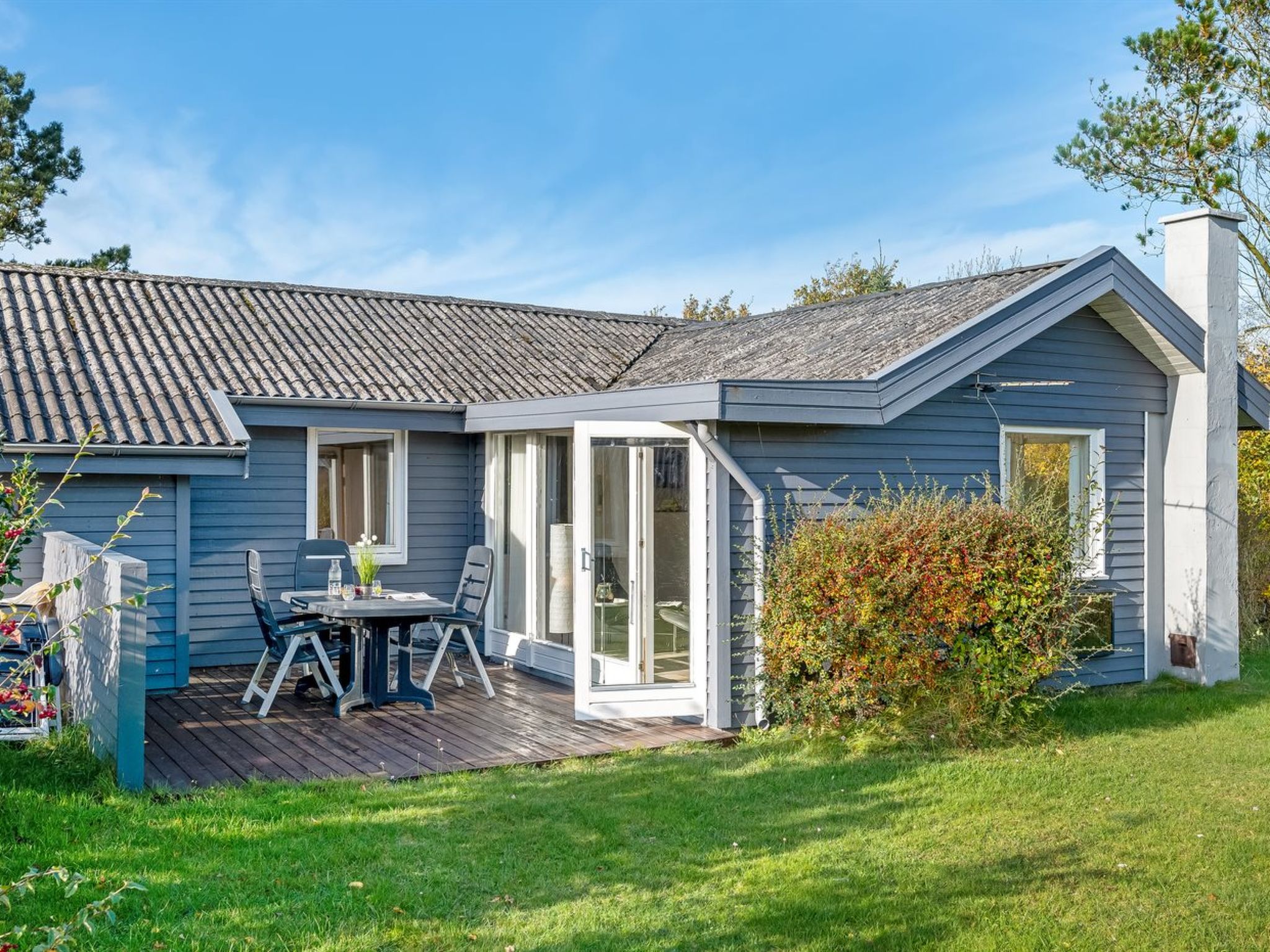 "Pirjo" - 350m to the fjord-Buiten