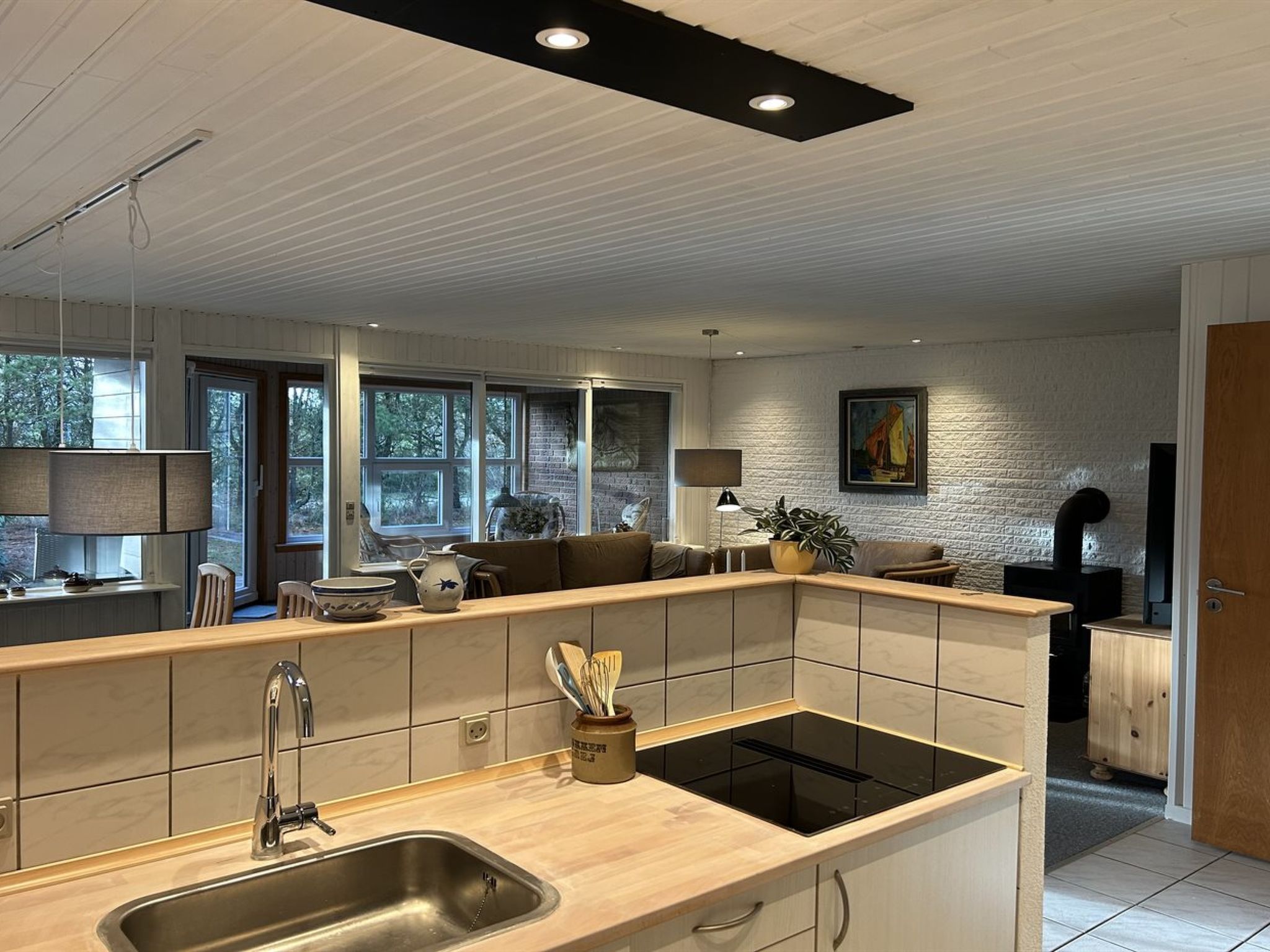 "Åsemarie" - 500m to the fjord-Dedans