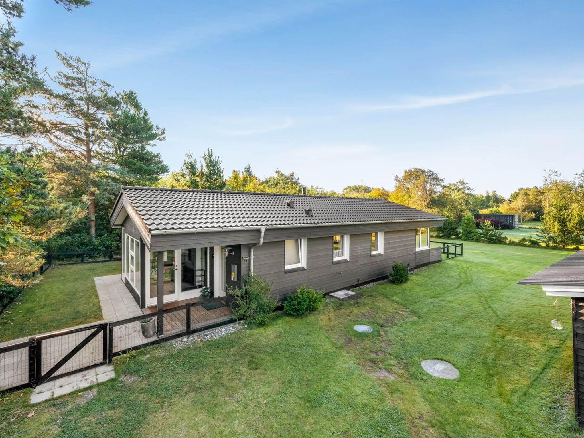 "Sjarlotte" - 400m to the fjord - Buiten